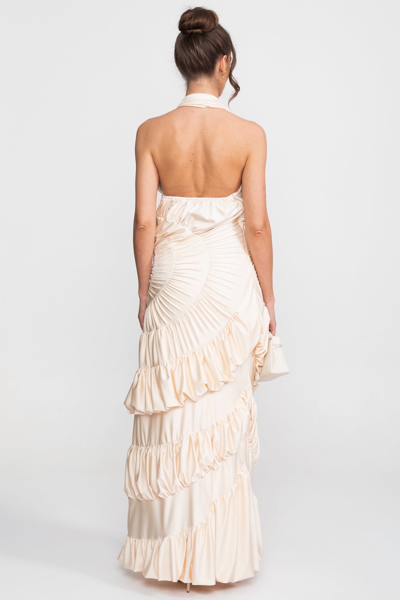 Abito Maxi Halter Con Corpino Plissettato A Ventaglio E Gonna Con Volant A Strati - Ivoire 