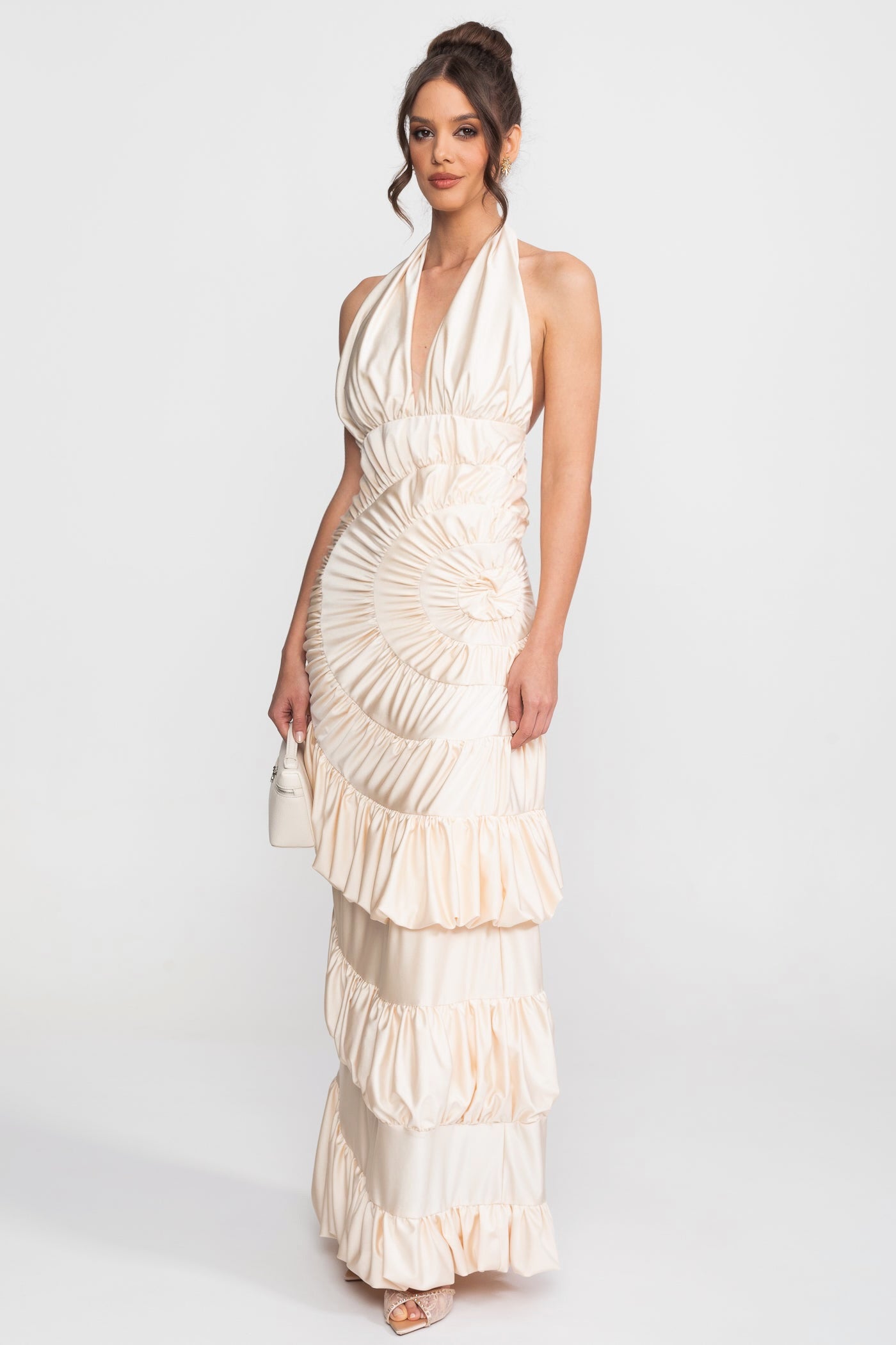 Abito Maxi Halter Con Corpino Plissettato A Ventaglio E Gonna Con Volant A Strati - Ivoire 