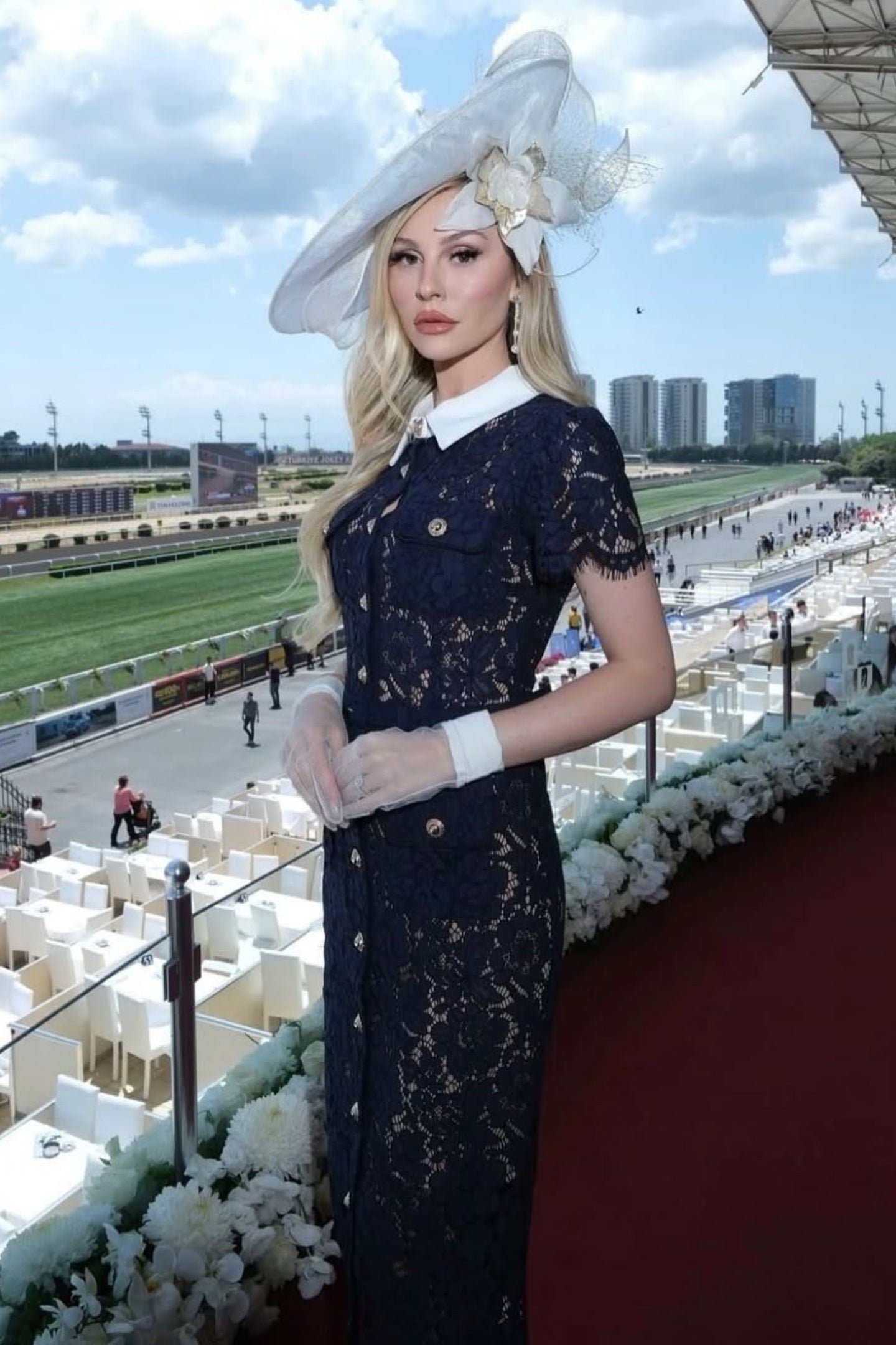 Abito Midi in Pizzo Floreale con Colletto Sartoriale e Vita con Cintura - Navy 