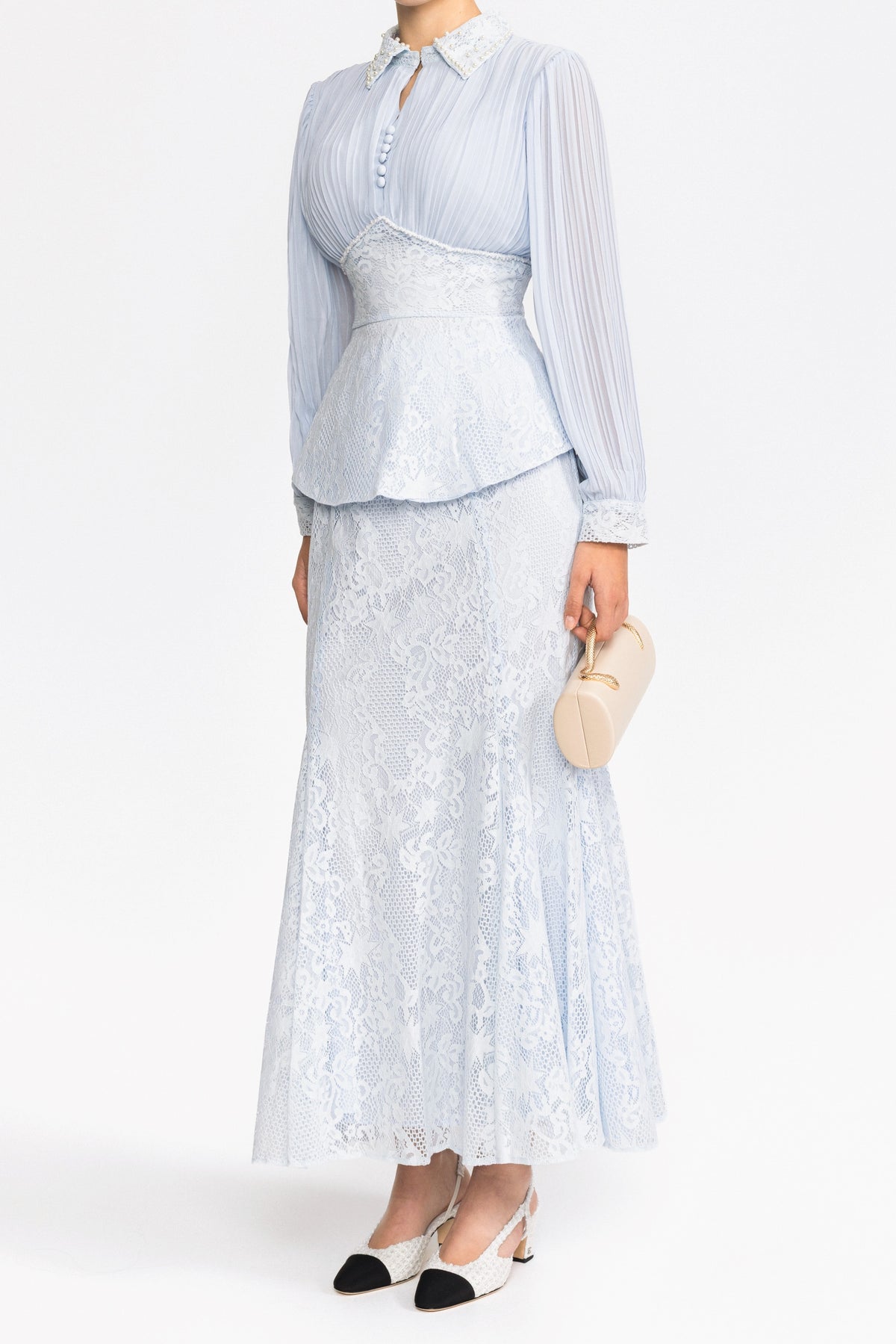 Completo con blusa peplum in chiffon plissettato e pizzo e gonna maxi - azzurro chiaro 