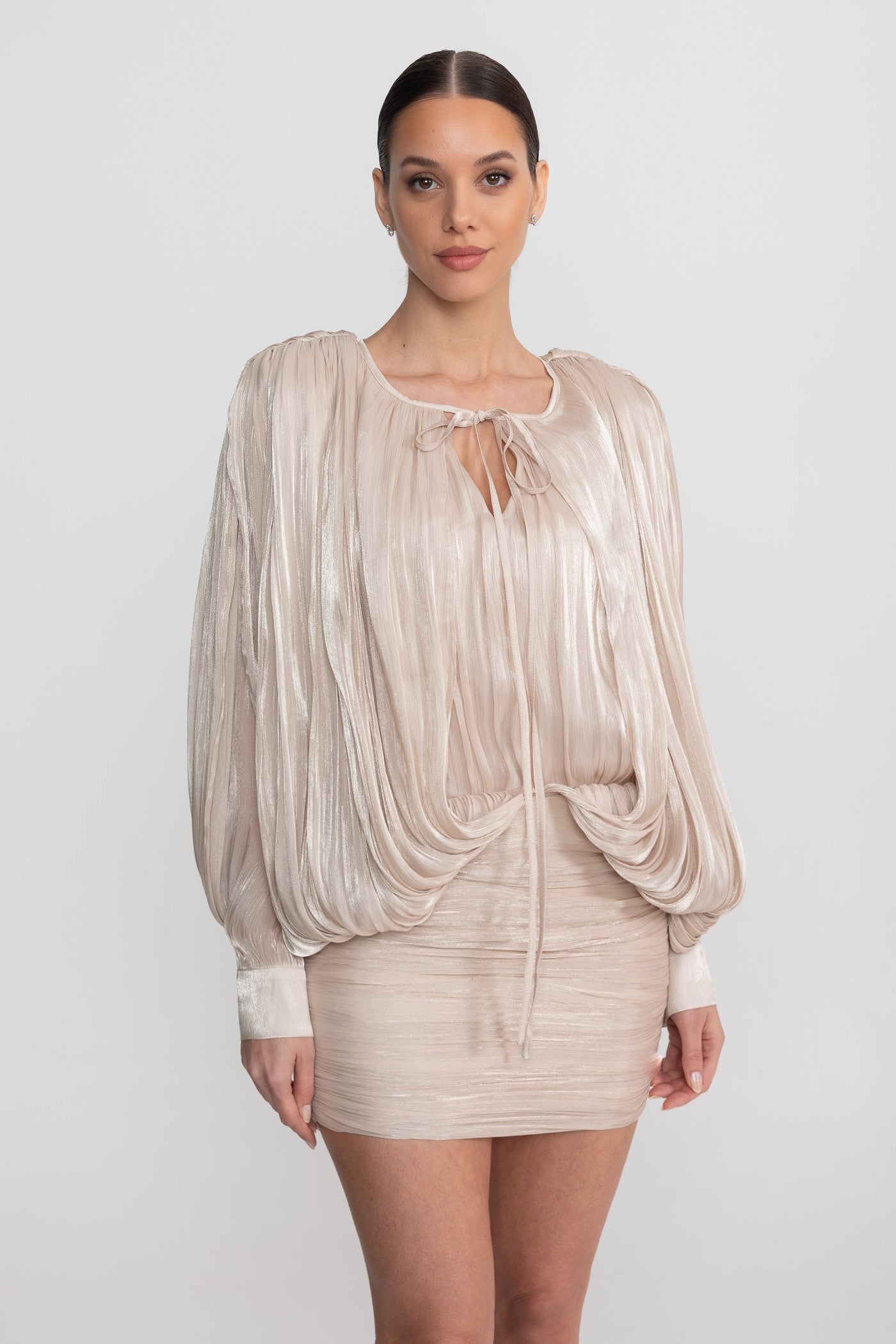 Abito Mini Drappeggiato a Maniche Lunghe con Maniche a Pipistrello - Champagne 