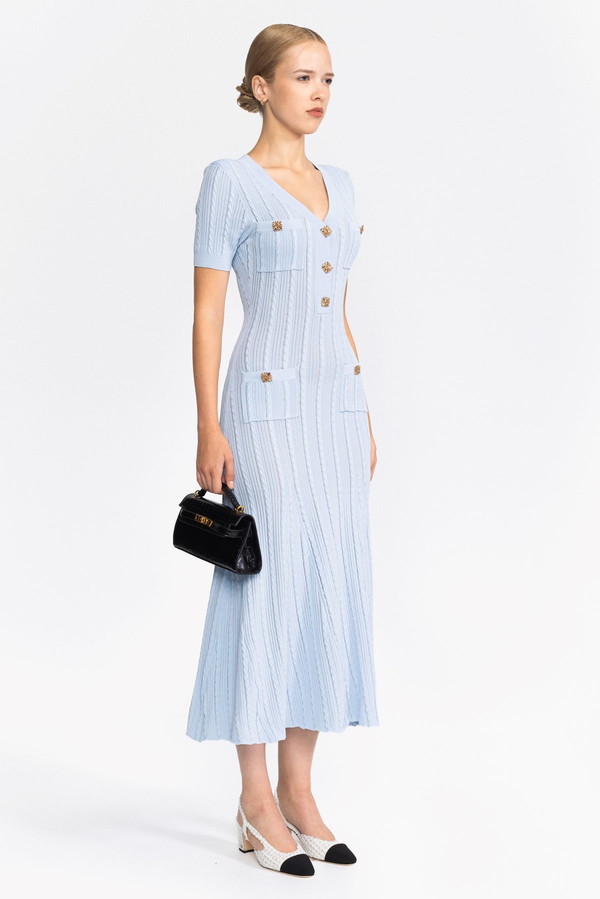 Abito midi in maglia a trecce con bottoni gioiello - azzurro chiaro 