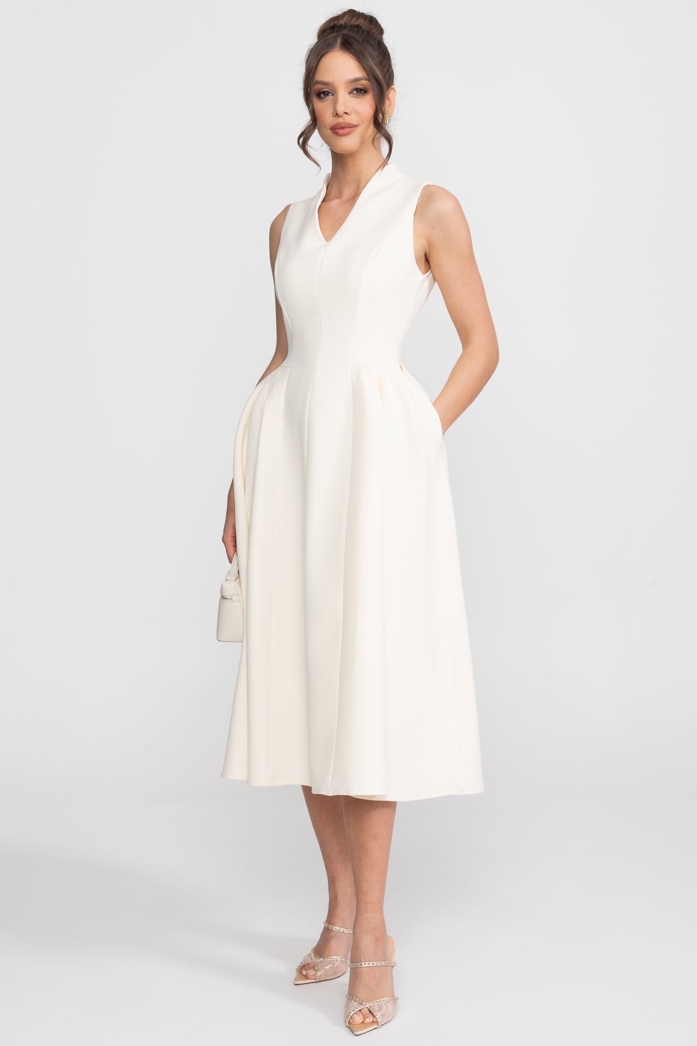 Abito midi a trapezio con spalle strutturate a mantella - Cream 