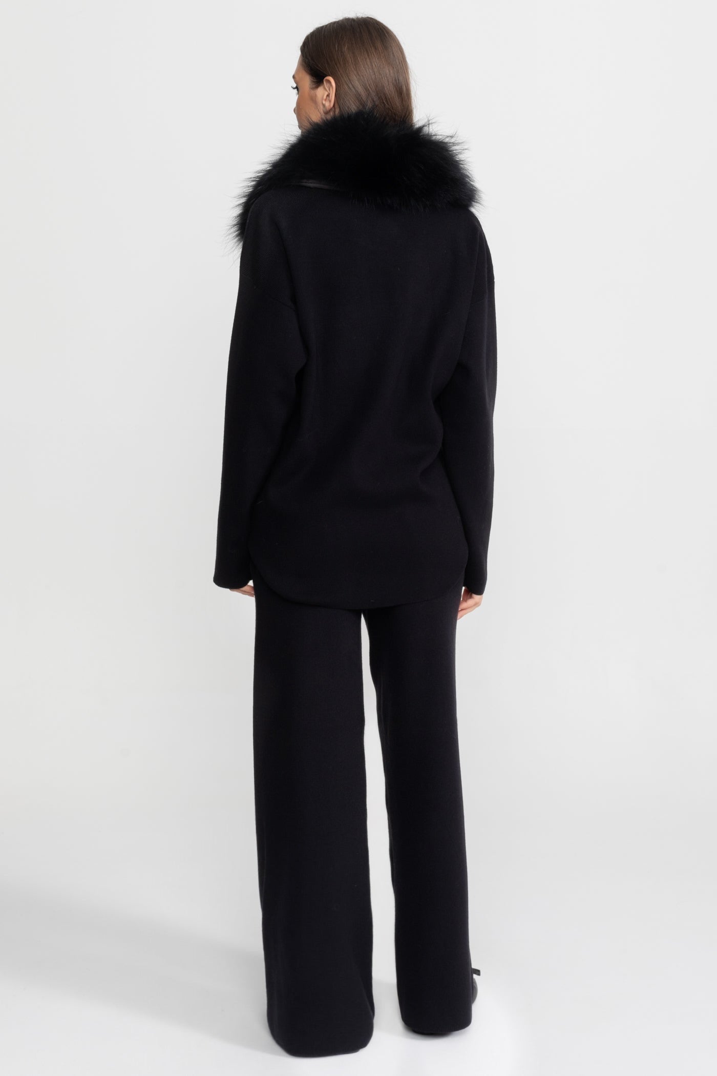 Completo coordinato Knit Lounge con colletto in pelliccia di volpe – Nero 
