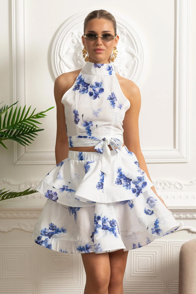 Set Top Crop a Collo con Stampa Floreale e Minigonna a Balze Sovrapposte - Bianco/Baby Blue 