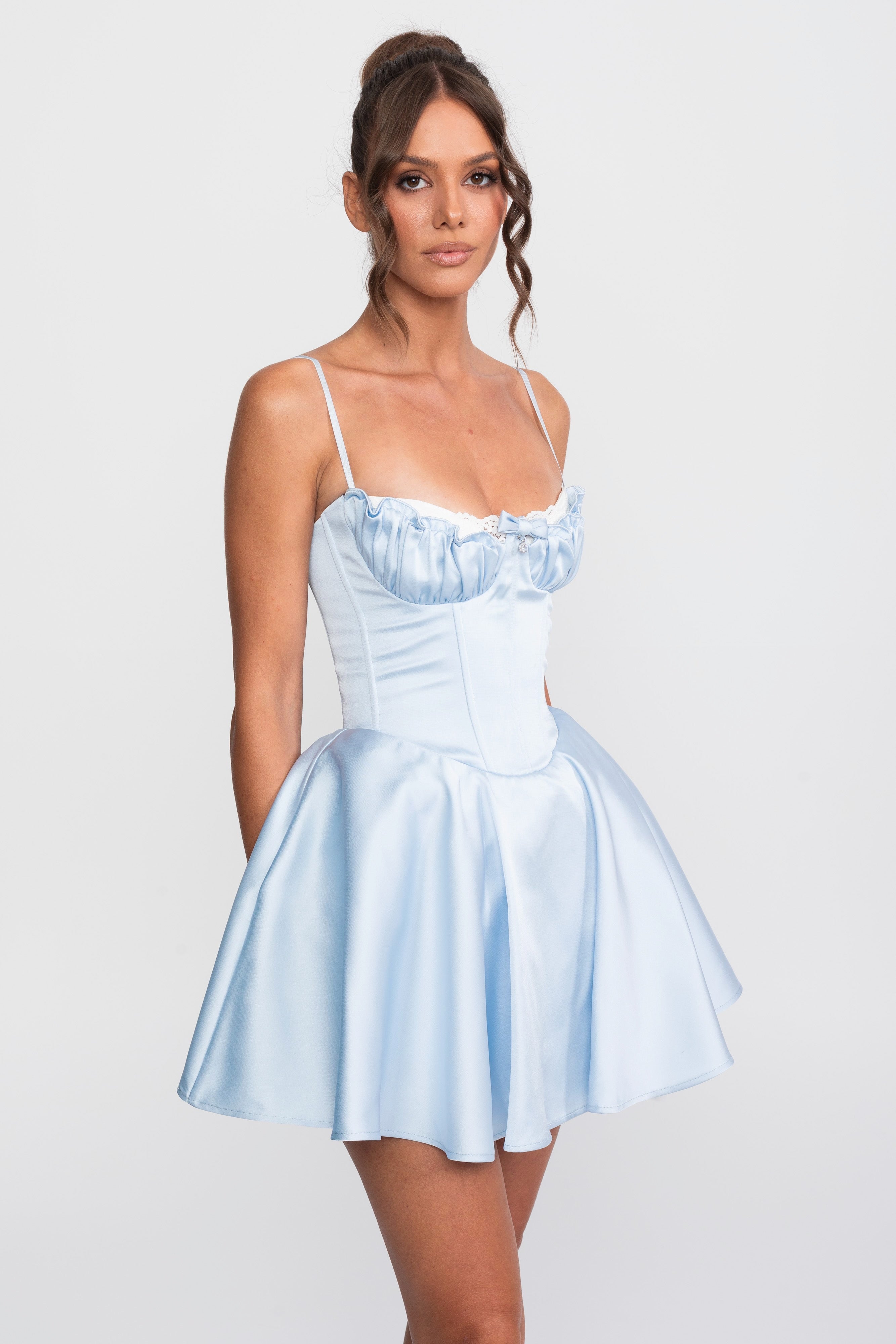 Abito Fit-and-Flare con scollo a cuore e volant con profili in pizzo - Blu 