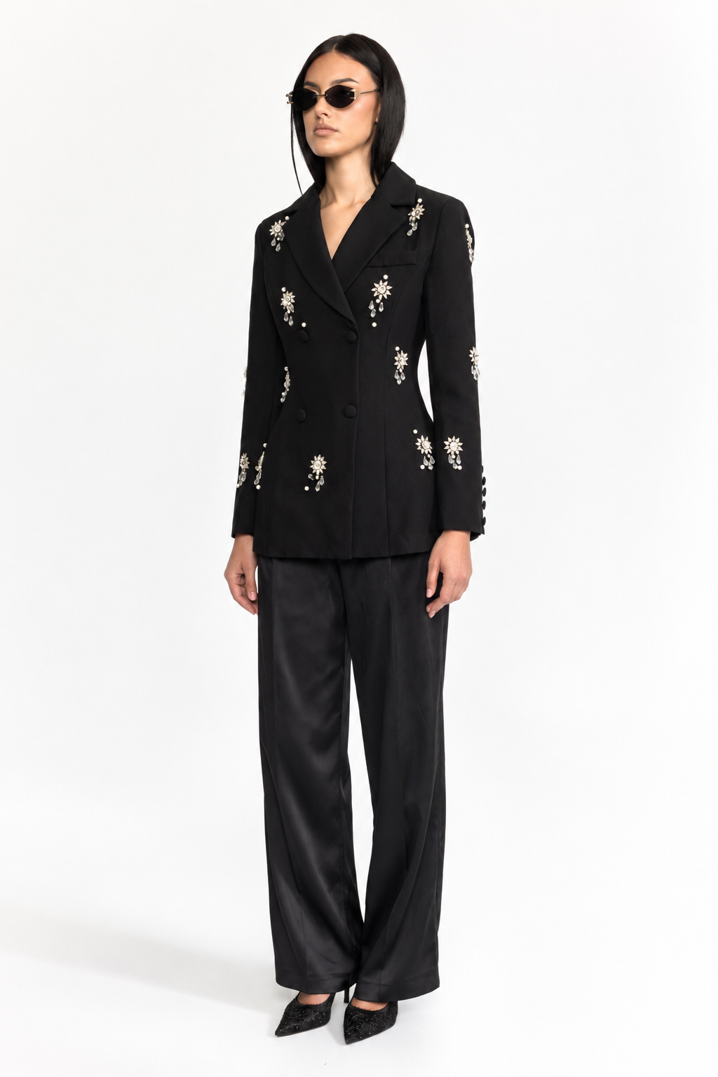 Blazer doppiopetto nero con spilla gioiello in cristallo 