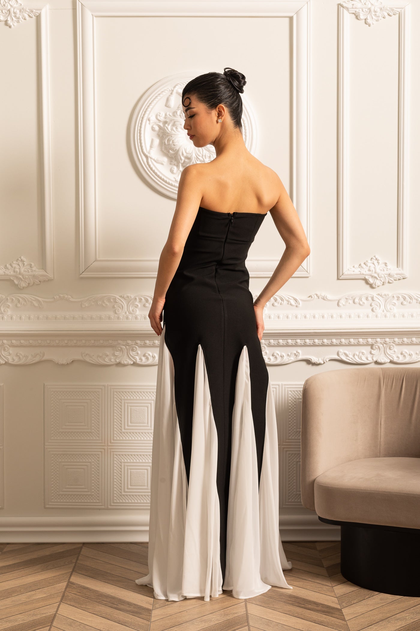 Abito elegante con inserti a contrasto in chiffon - Nero 