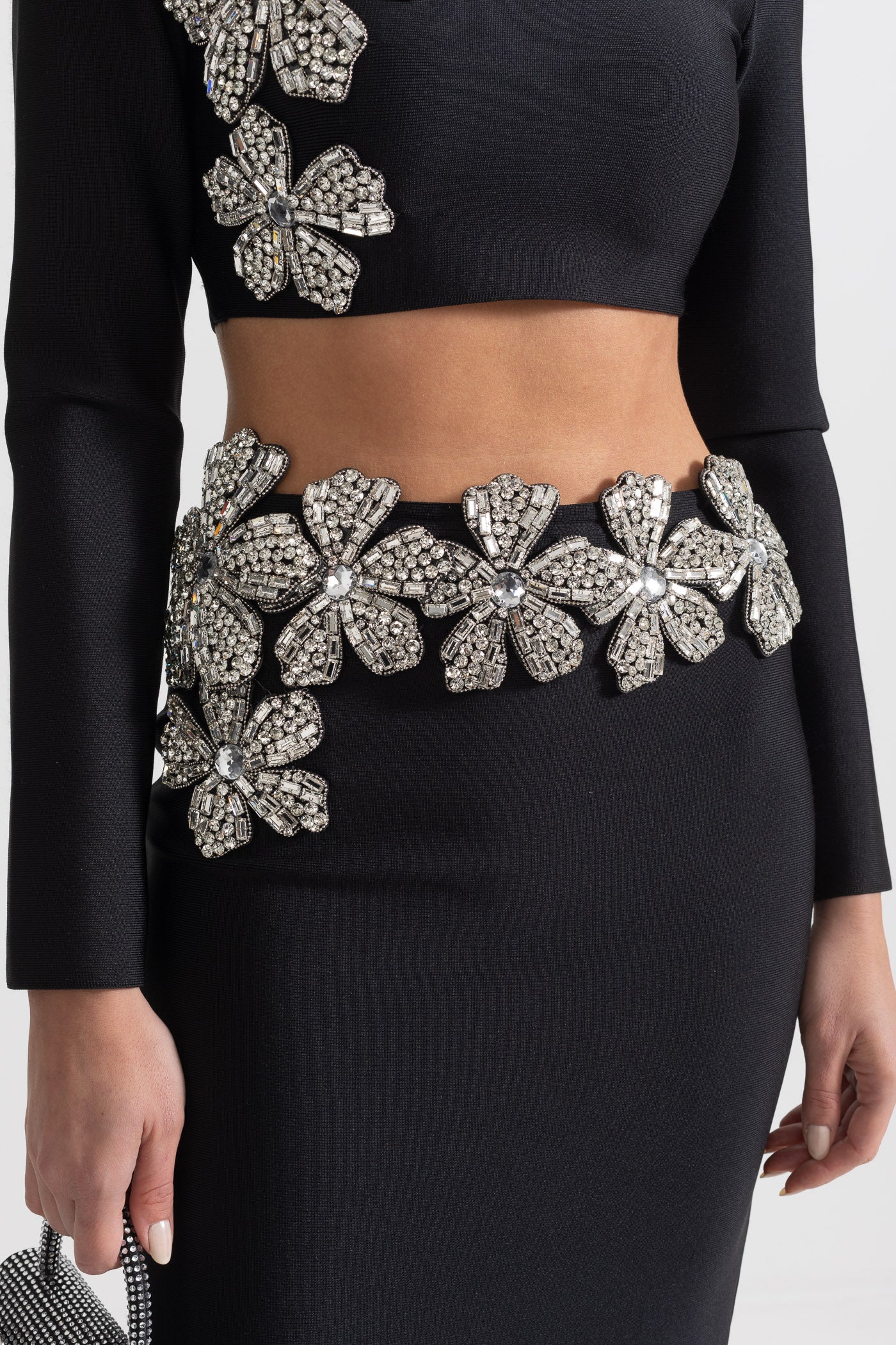 Completo in 2 Pezzi con Accento Fiore di Diamante, Top a Maniche Lunghe e Gonna Maxi - Nero 