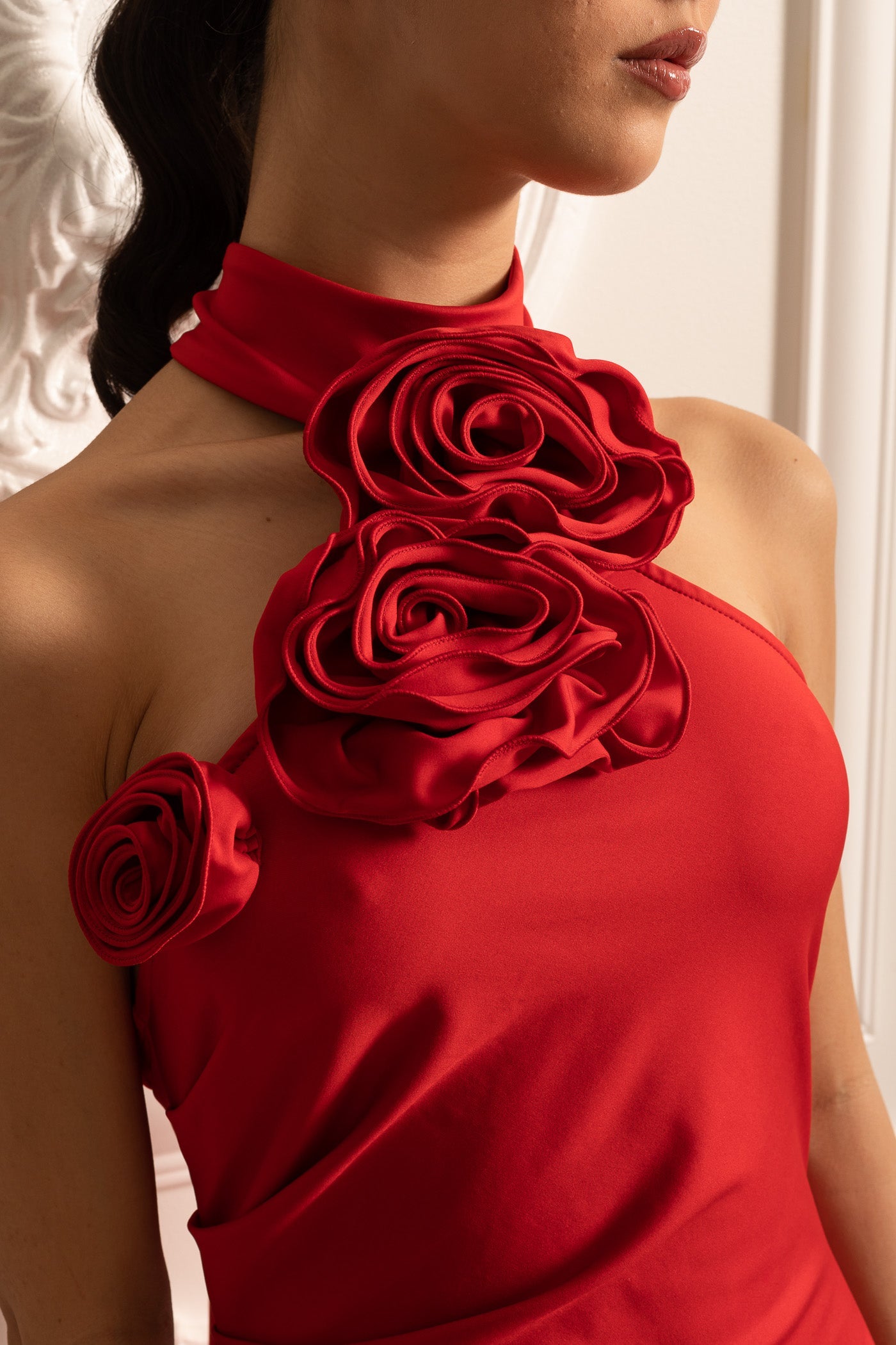 Fitted Dress With 3D Neckline Roses And Side Slit - Red