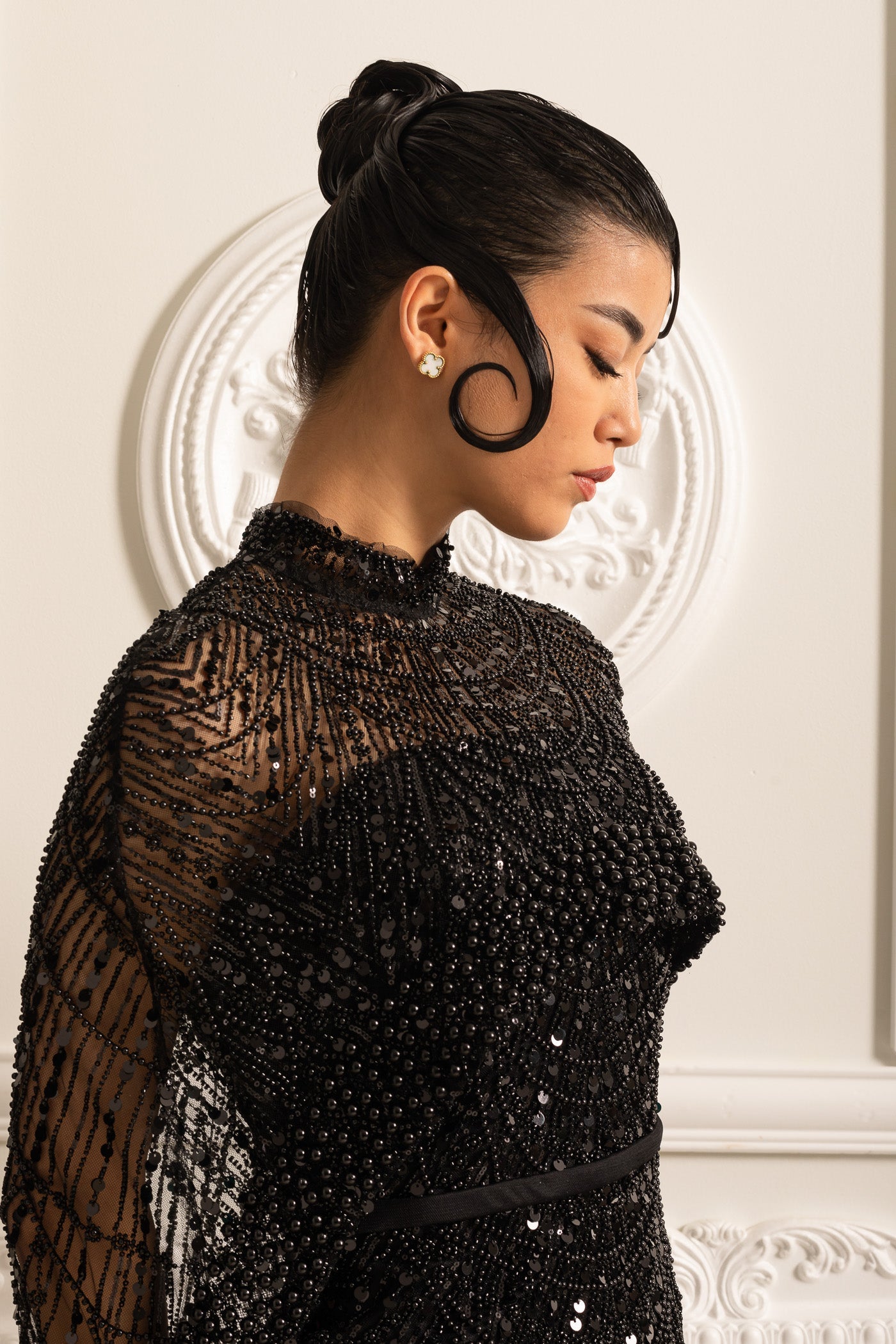 Abito Glamour con Perline e Velo Staccabile - Nero 