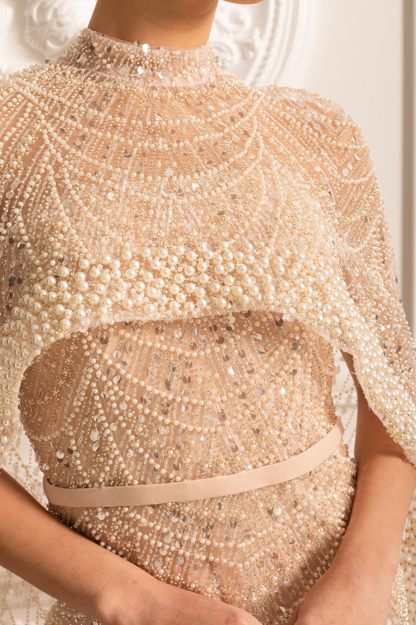 Abito Glamour con Perline e Velo Staccabile - Beige 