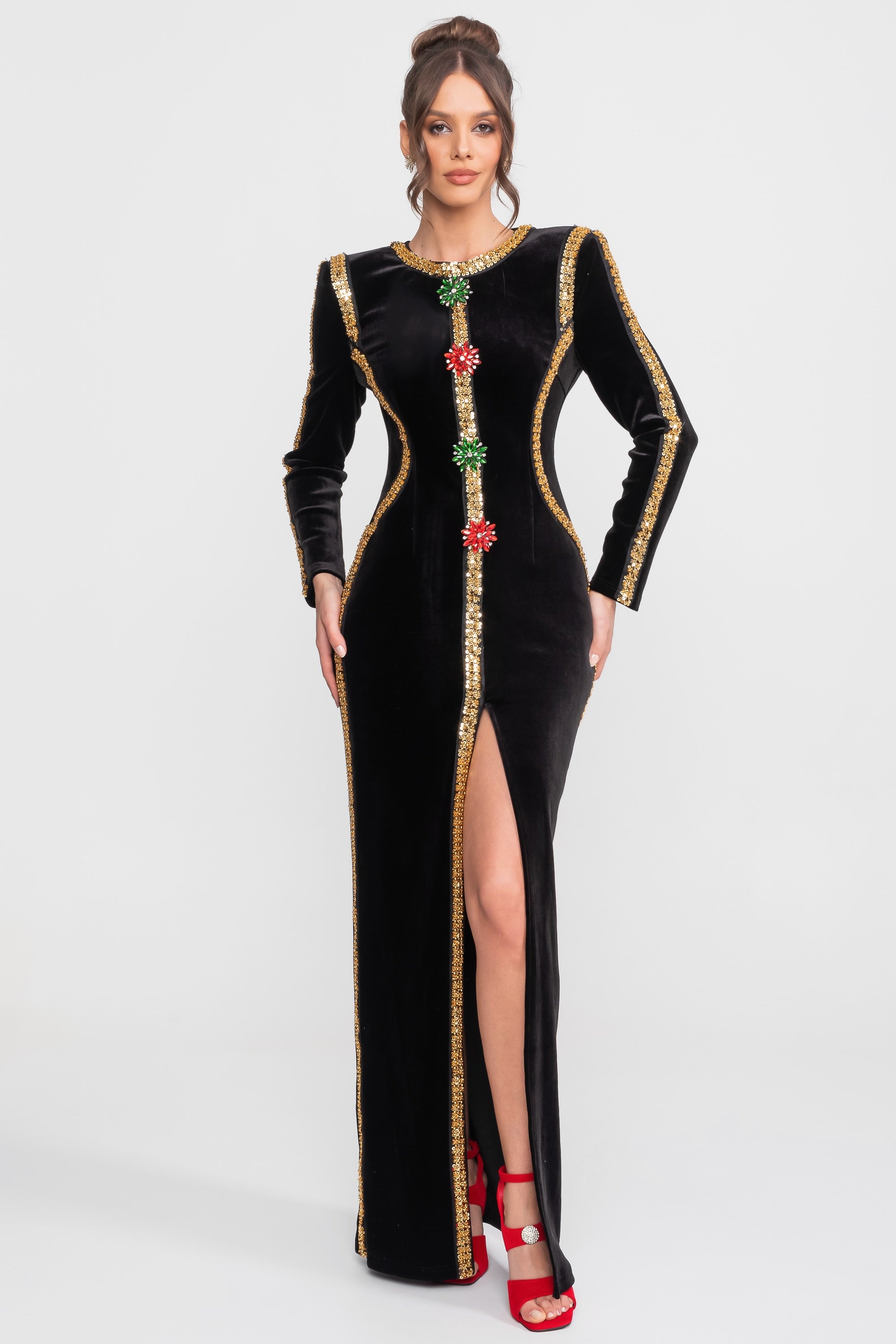 Abito Maxi in velluto con rifiniture in paillettes dorate e dettaglio con spilla gioiello in cristallo - Nero 