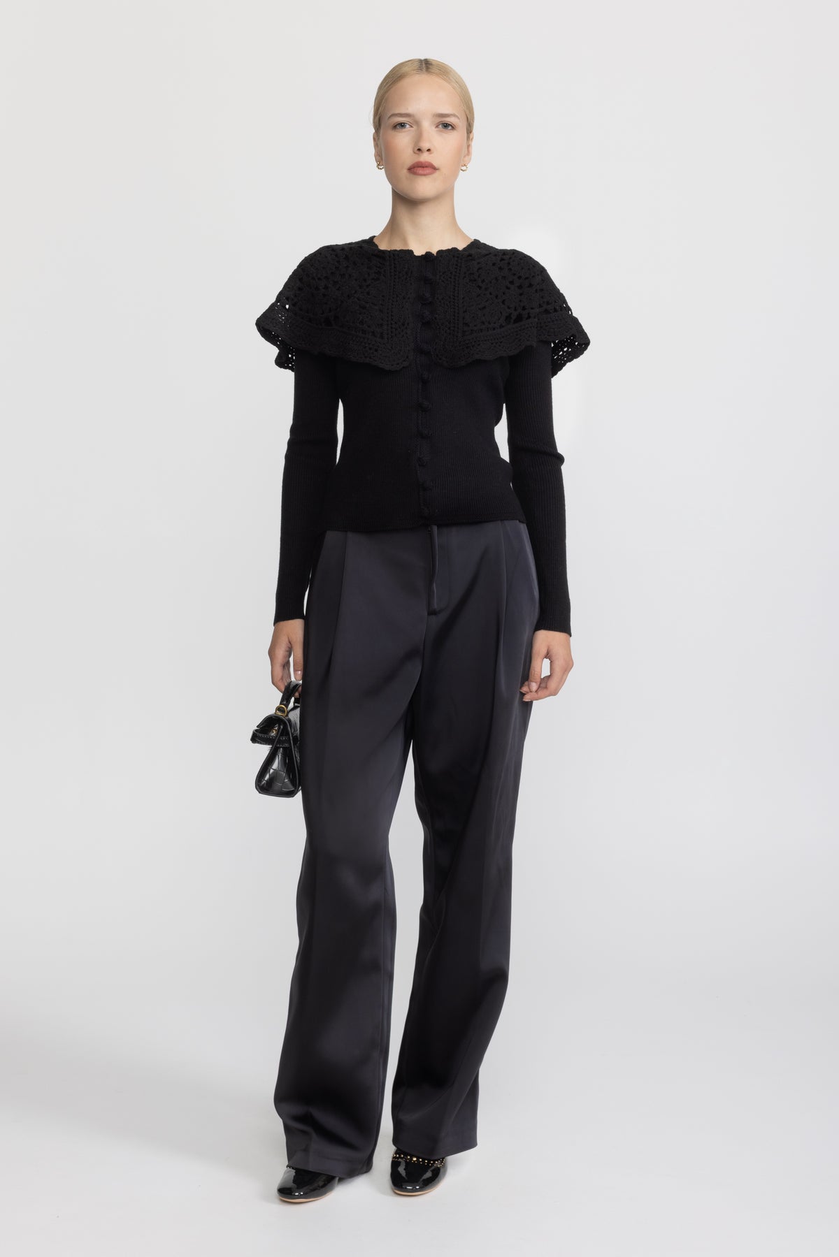 Cardigan in maglia a costine con colletto capelet all’uncinetto - Nero 