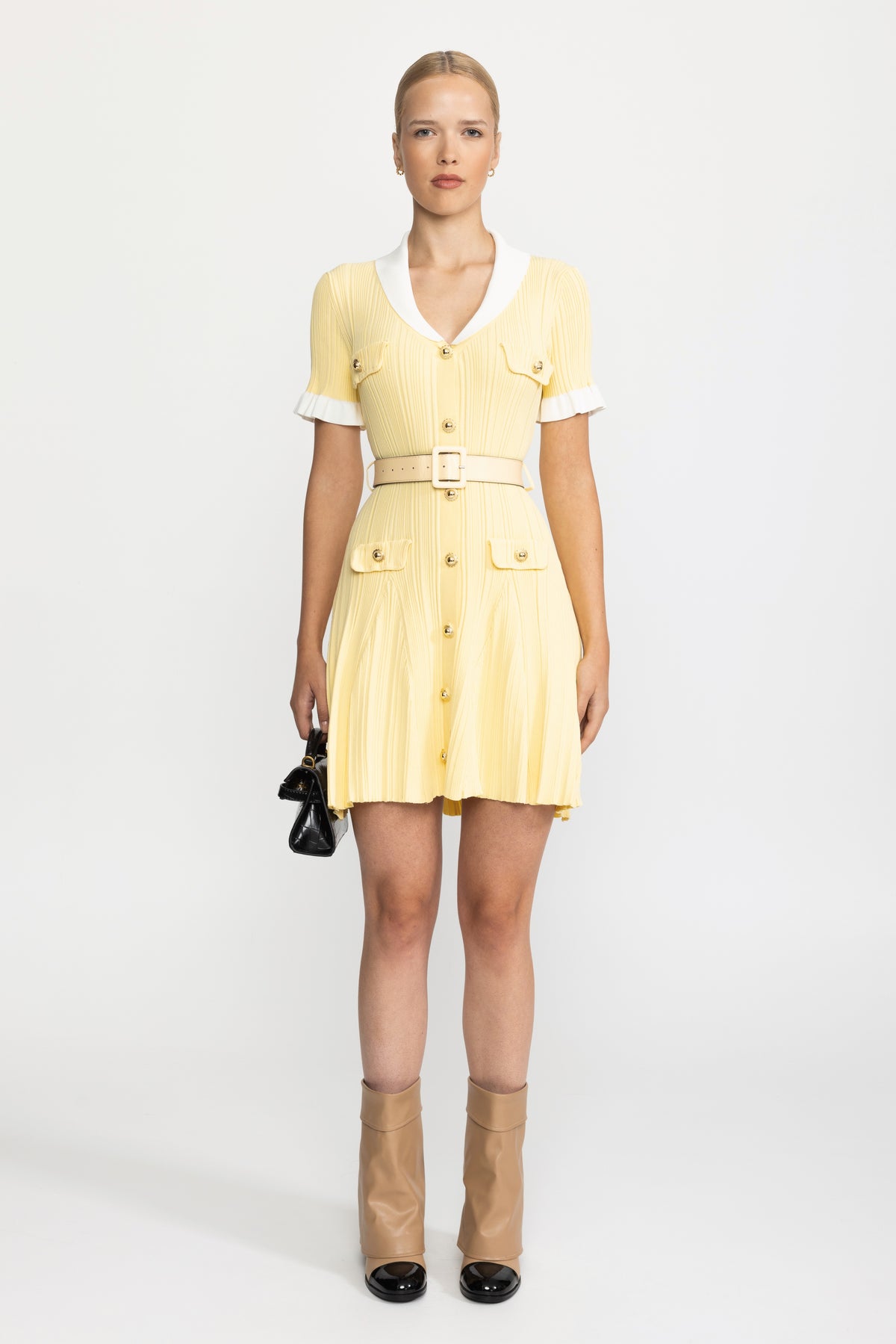 Abito mini in maglia a coste con colletto a contrasto e cintura - Giallo 