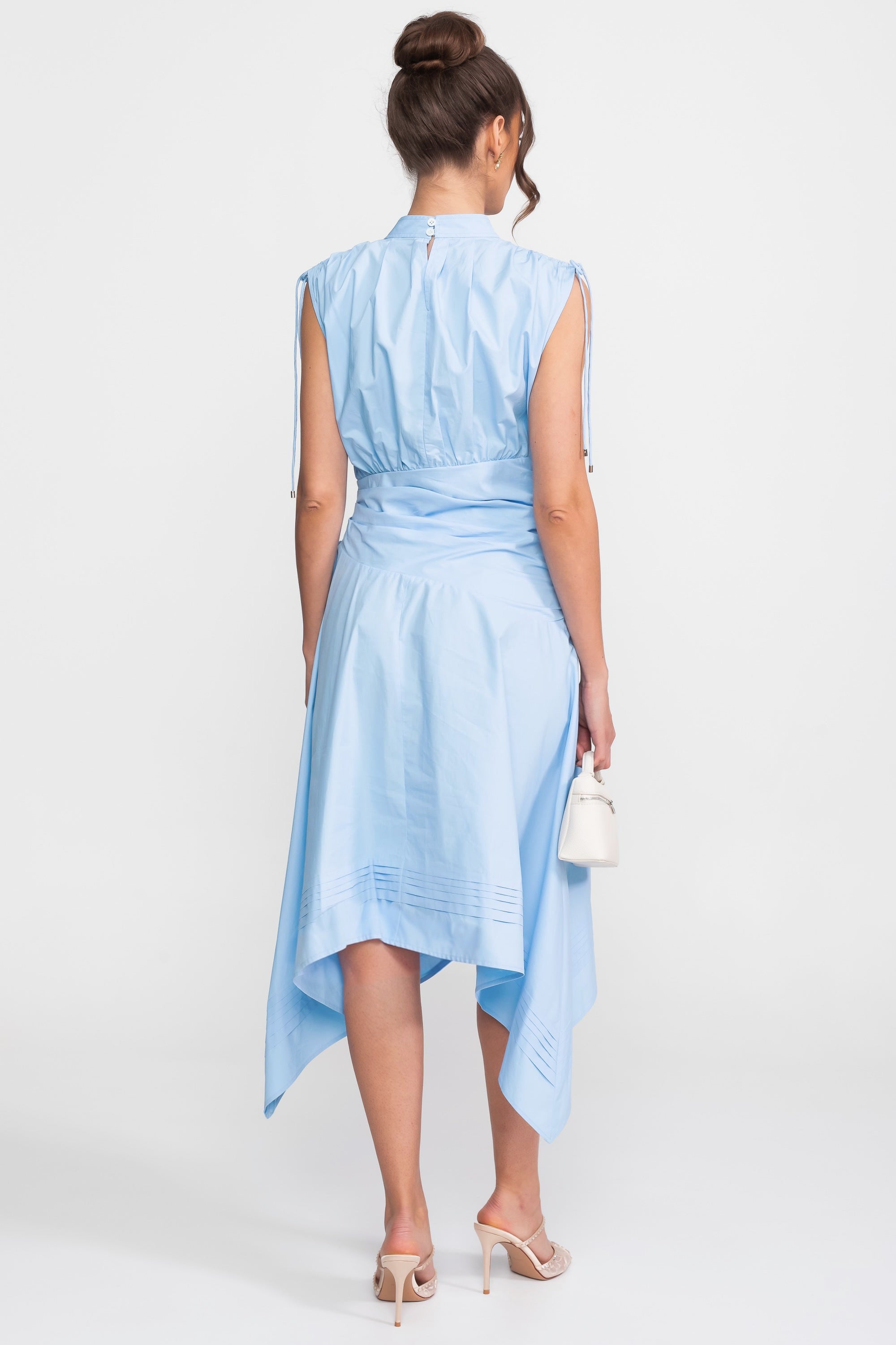 Abito midi senza maniche asimmetrico con vita drappeggiata e orlo a fazzoletto - Light Blue 