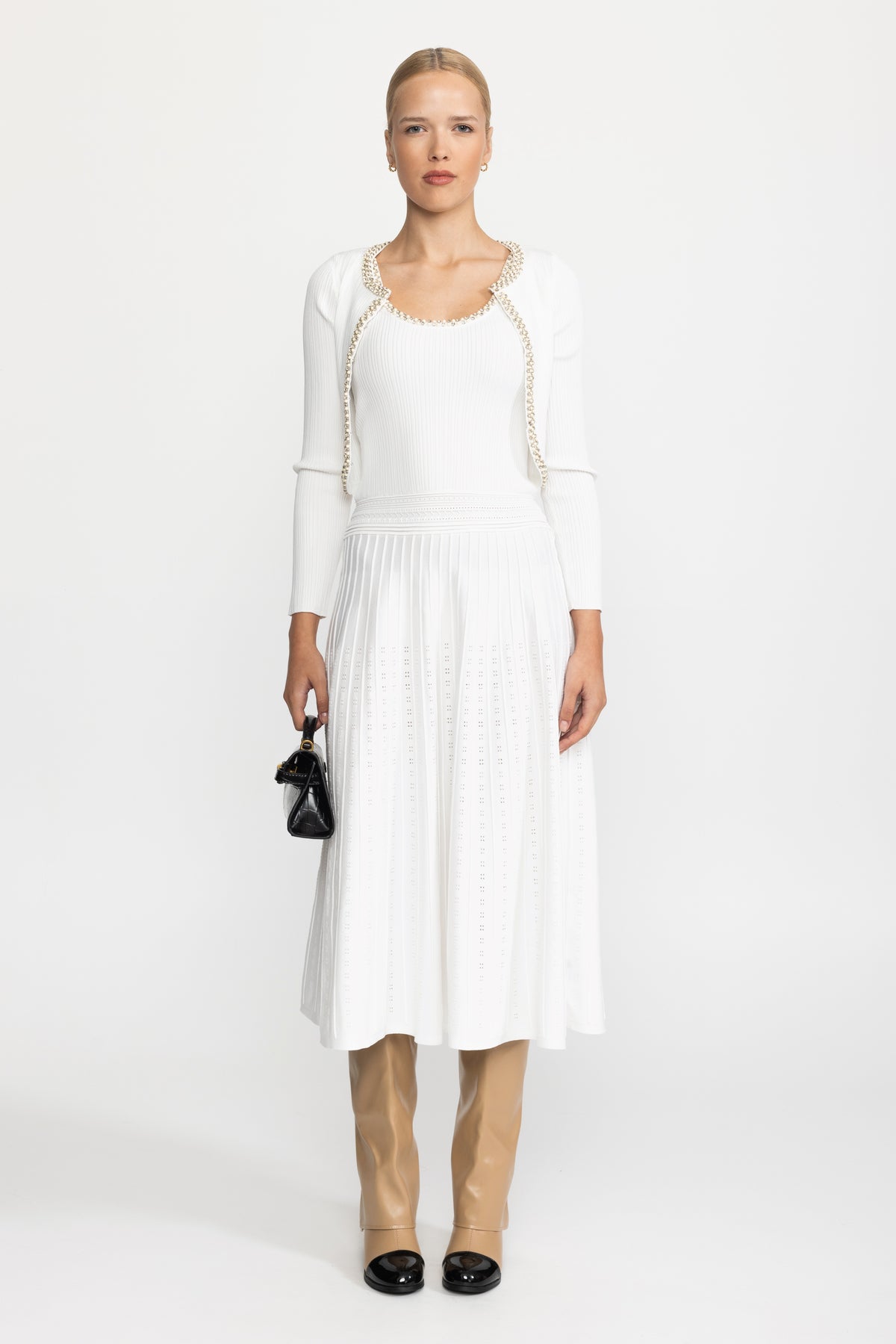 Set con abito midi in maglia a canotta con profili di perle e bolero - Bianco 