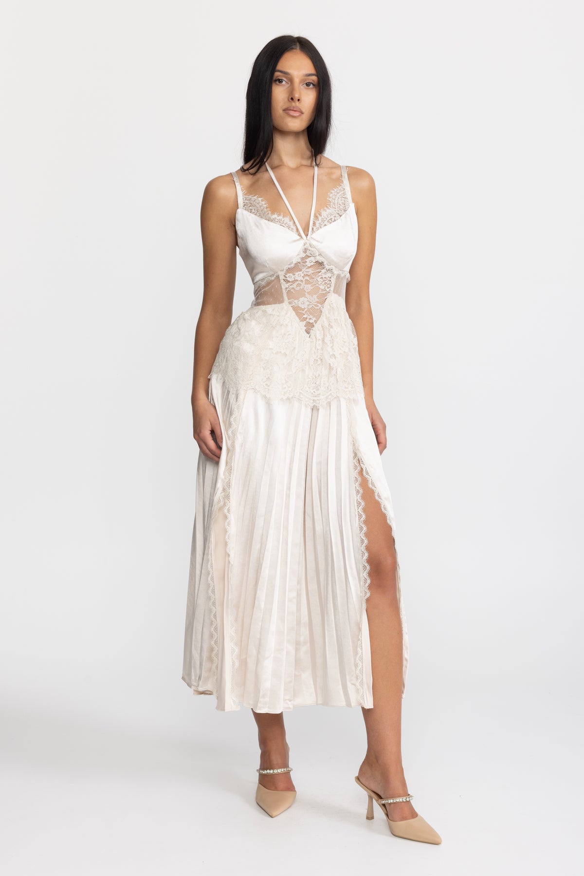 Abito midi plissé in satin con inserto in pizzo e scollo all’americana - Ivoire 