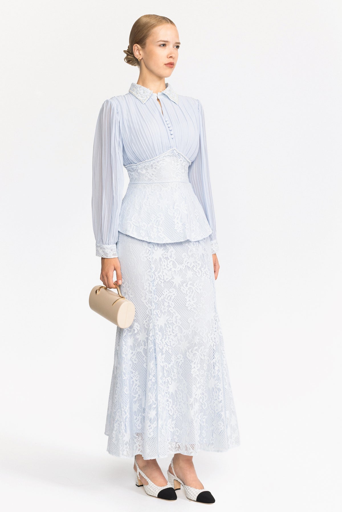 Completo con blusa peplum in chiffon plissettato e pizzo e gonna maxi - azzurro chiaro 
