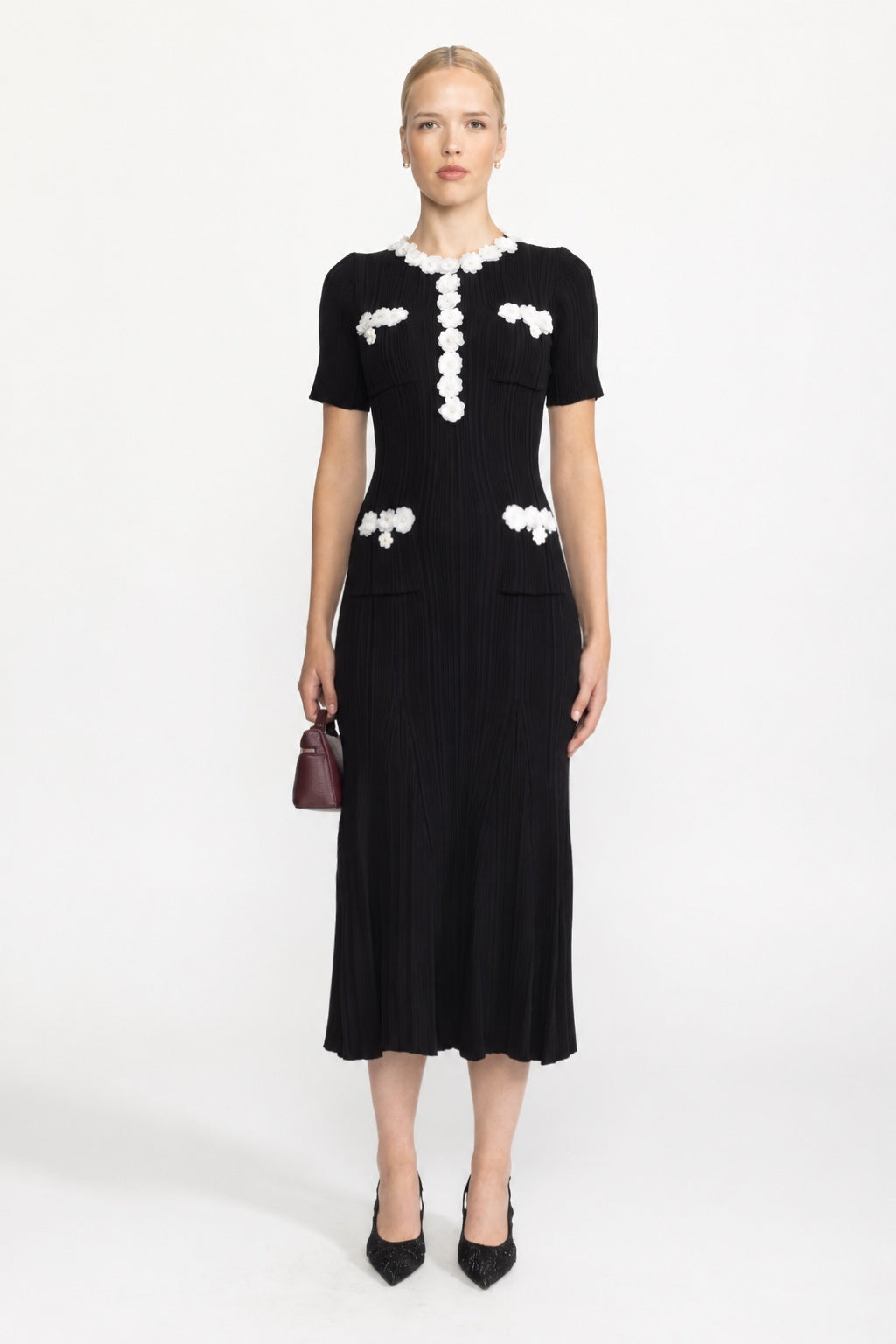 Abito midi in maglia a coste con applicazione floreale - Nero 