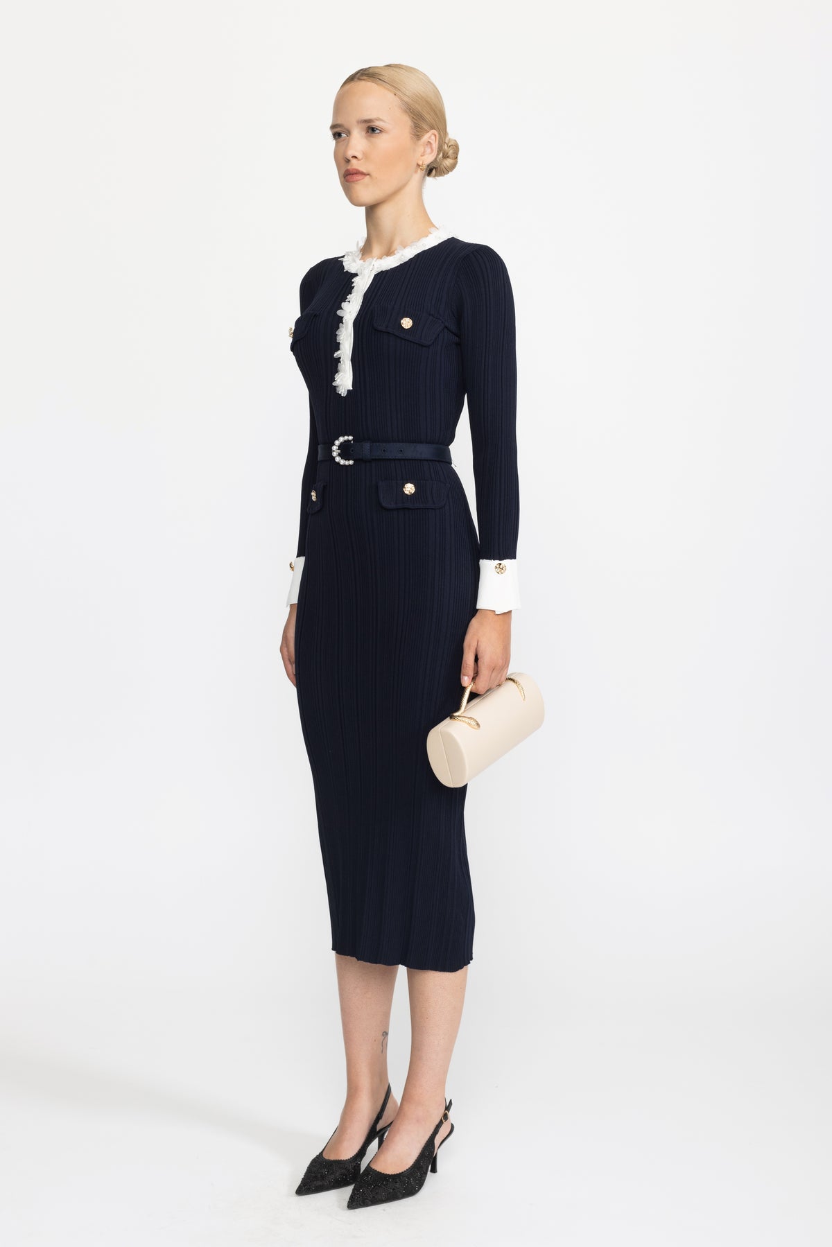 Abito midi in maglia a coste con balze in organza e cintura - blu navy 