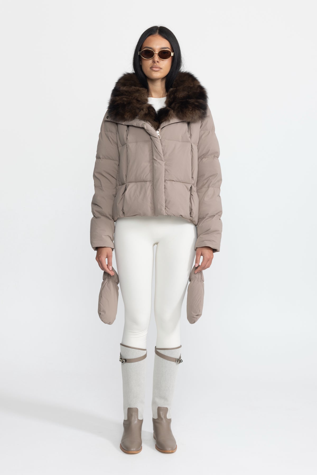 Piumino cropped con collo in pelliccia di volpe - tortora 