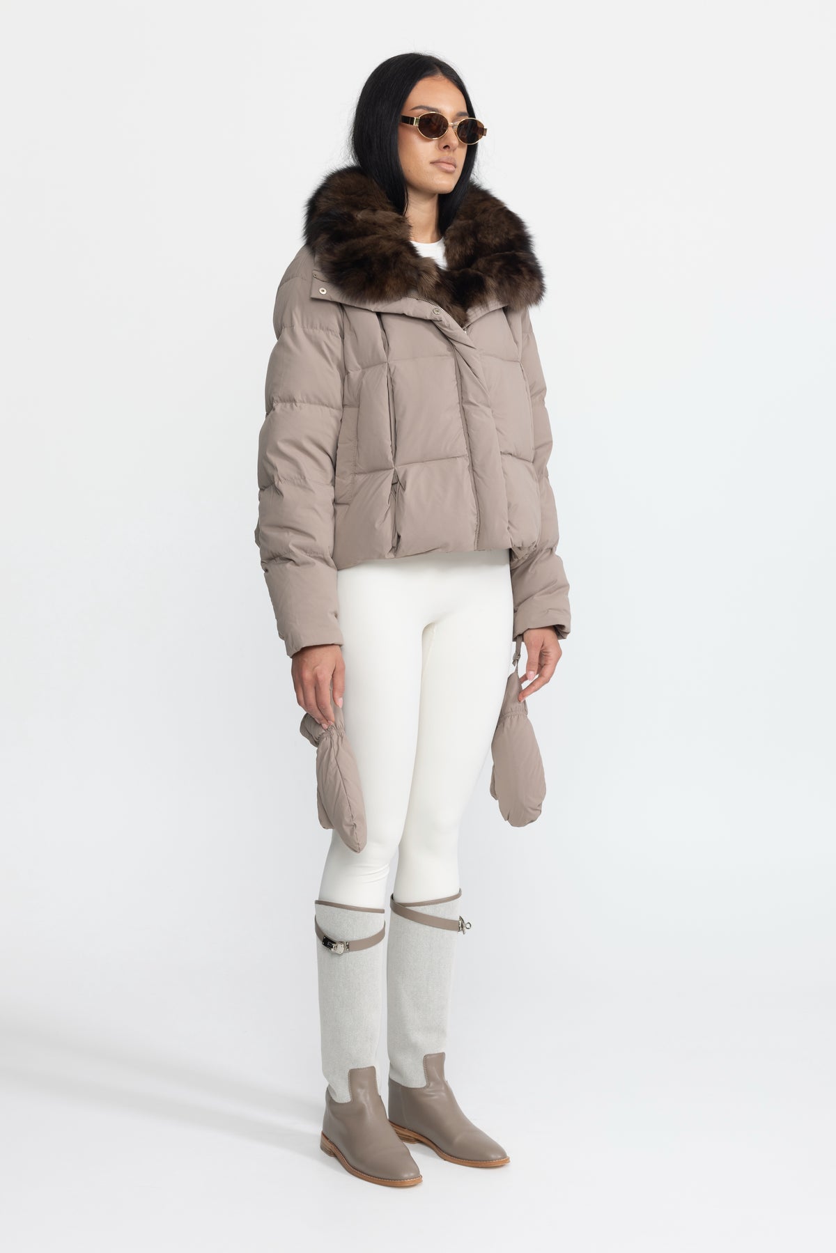 Piumino cropped con collo in pelliccia di volpe - tortora 