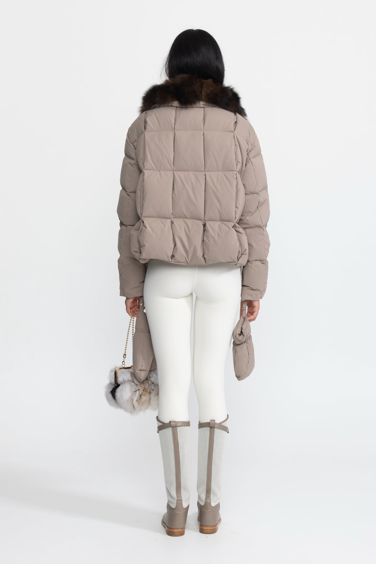 Piumino cropped con collo in pelliccia di volpe - tortora 