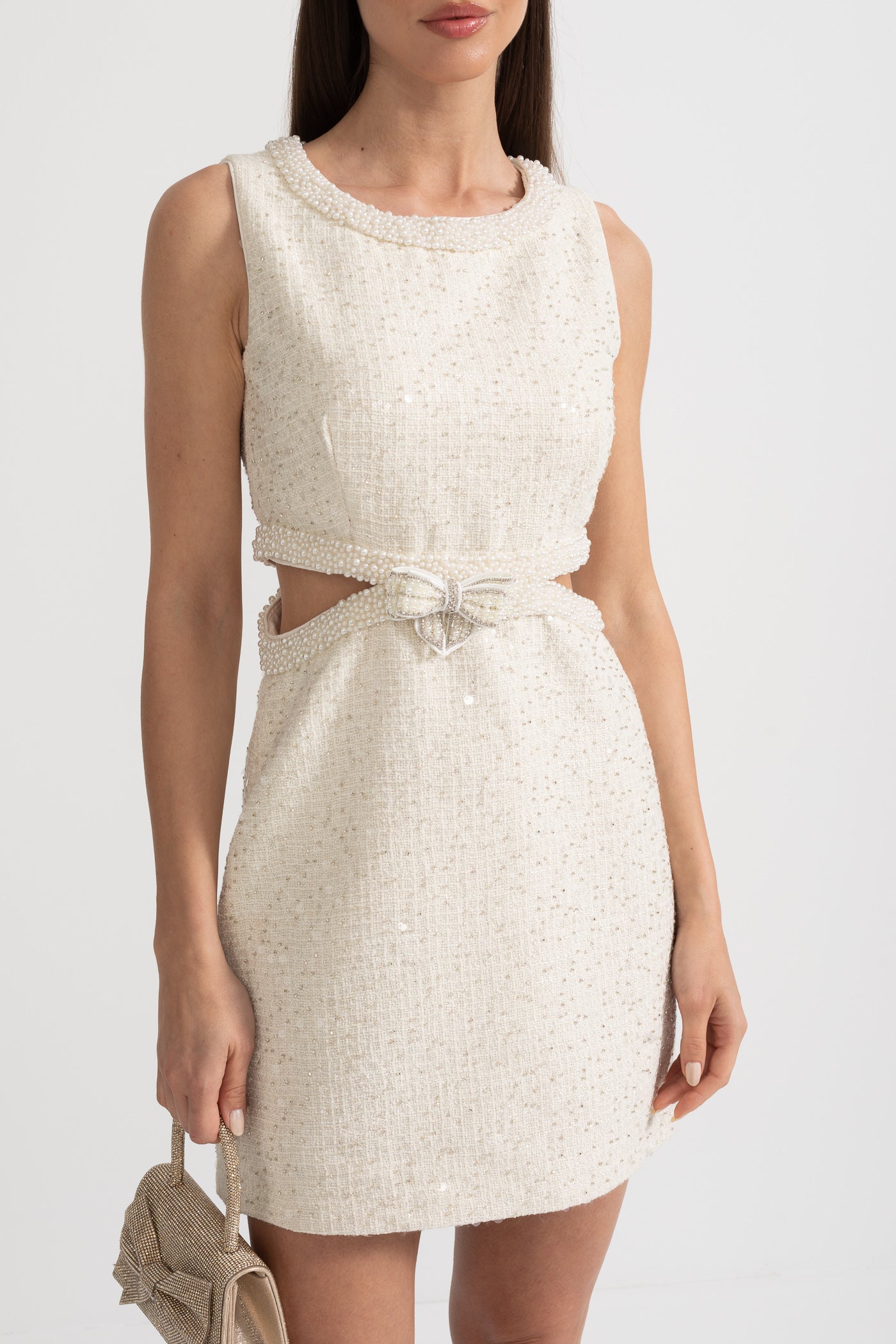 Mini abito senza maniche con paillettes, ritagli in vita e fiocco - Avorio 