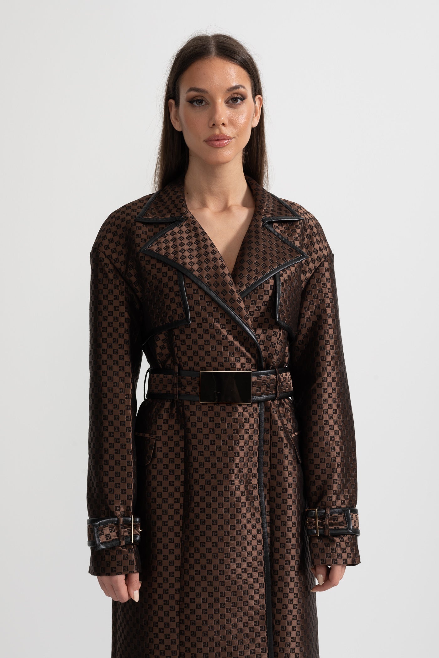 Trench coat jacquard con cintura in vita e fibbia dorata - Marrone 
