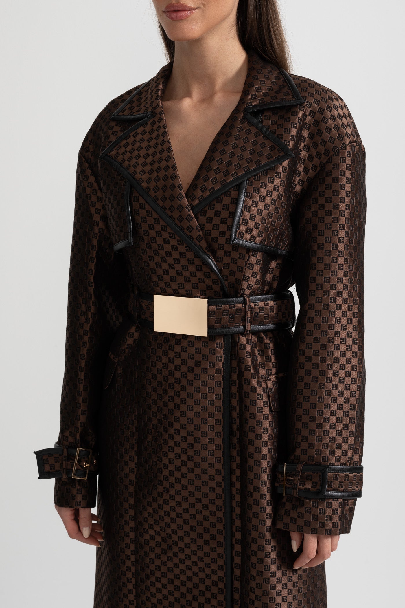 Trench coat jacquard con cintura in vita e fibbia dorata - Marrone 