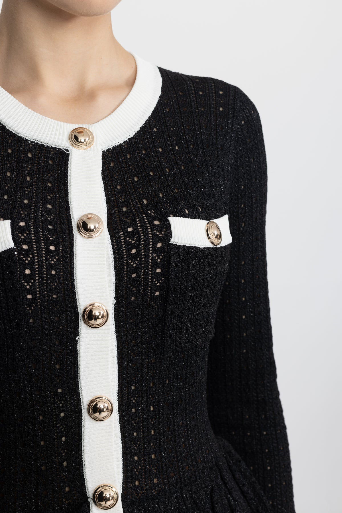 Mini abito in maglia pointelle con peplo e bottoni dorati - Nero 