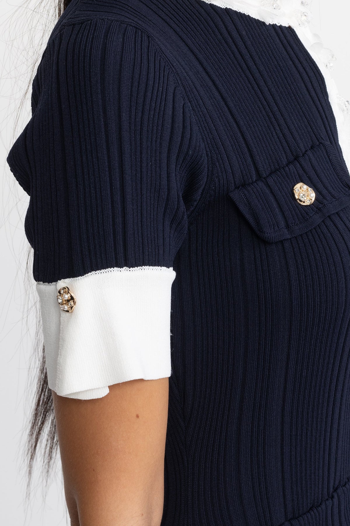 Abito midi in maglia plissettata con finitura a volant - blu navy 