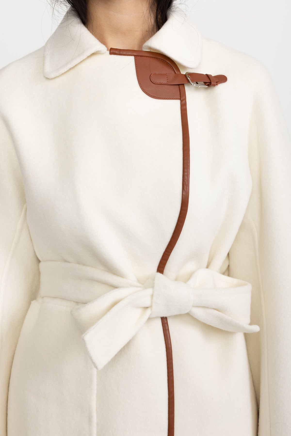 Giacca in lana con cintura e finiture in ecopelle - Off-White 