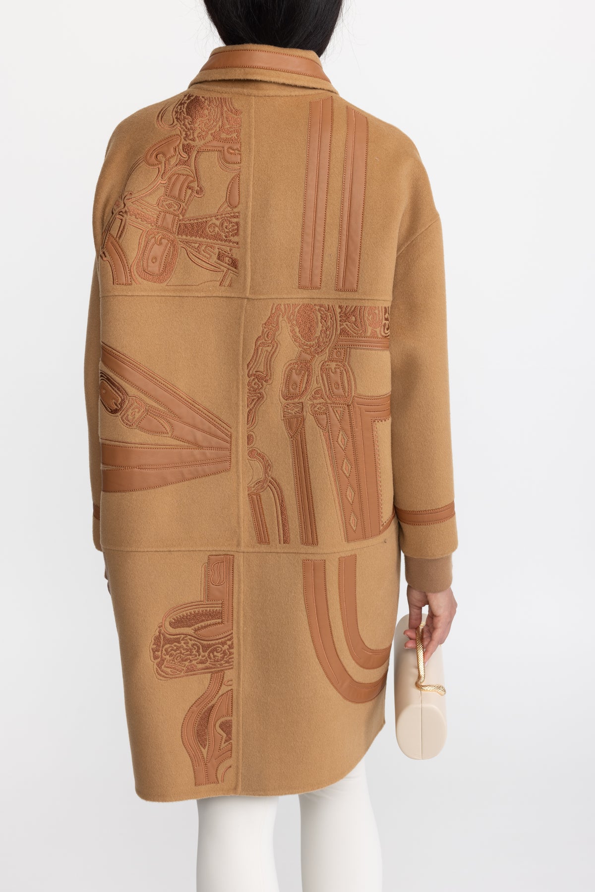 Cappotto con zip in lana ricamata con applicazione equestre - Cammello 