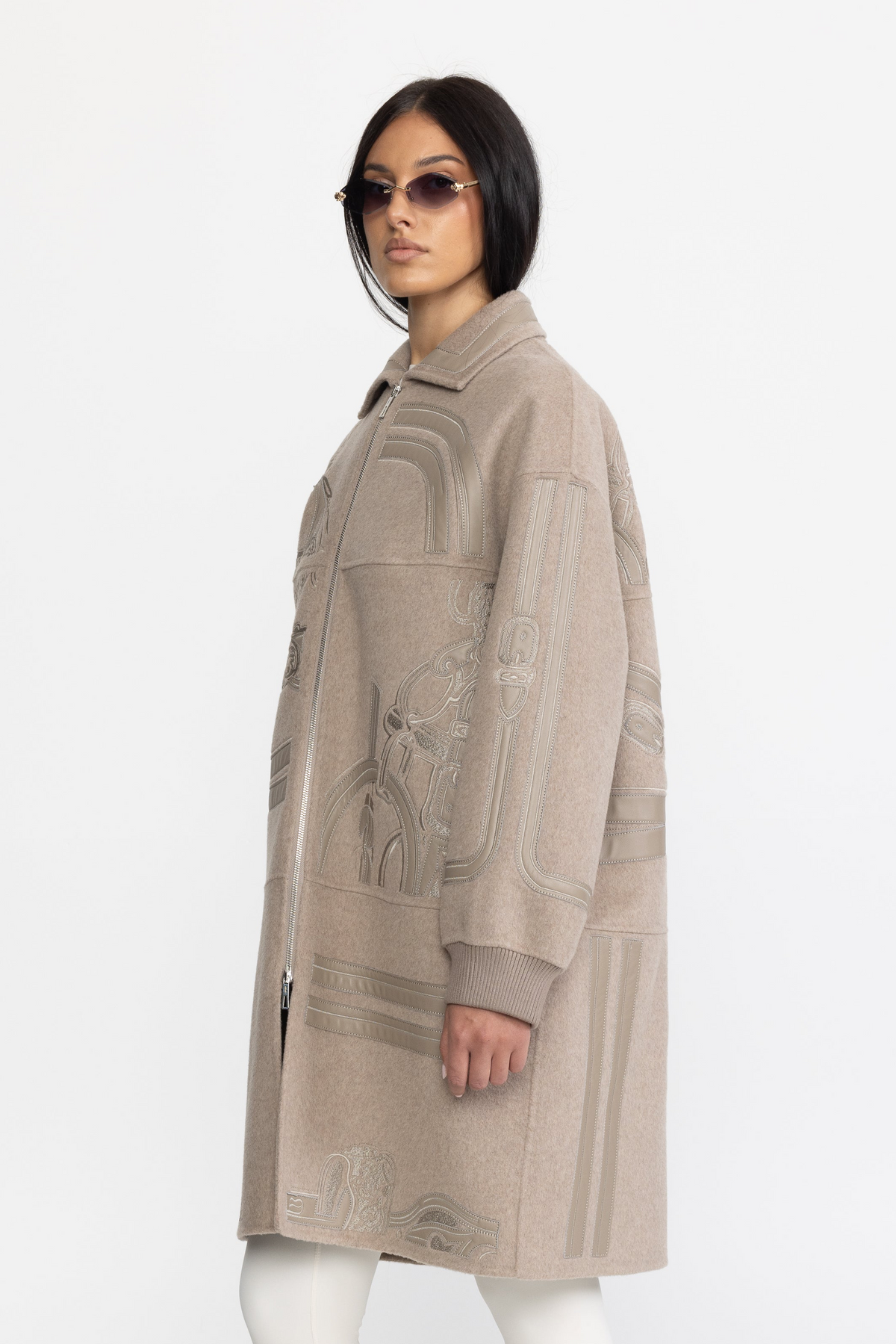 Cappotto in lana con zip e ricamo appliqué equestre - Taupe 