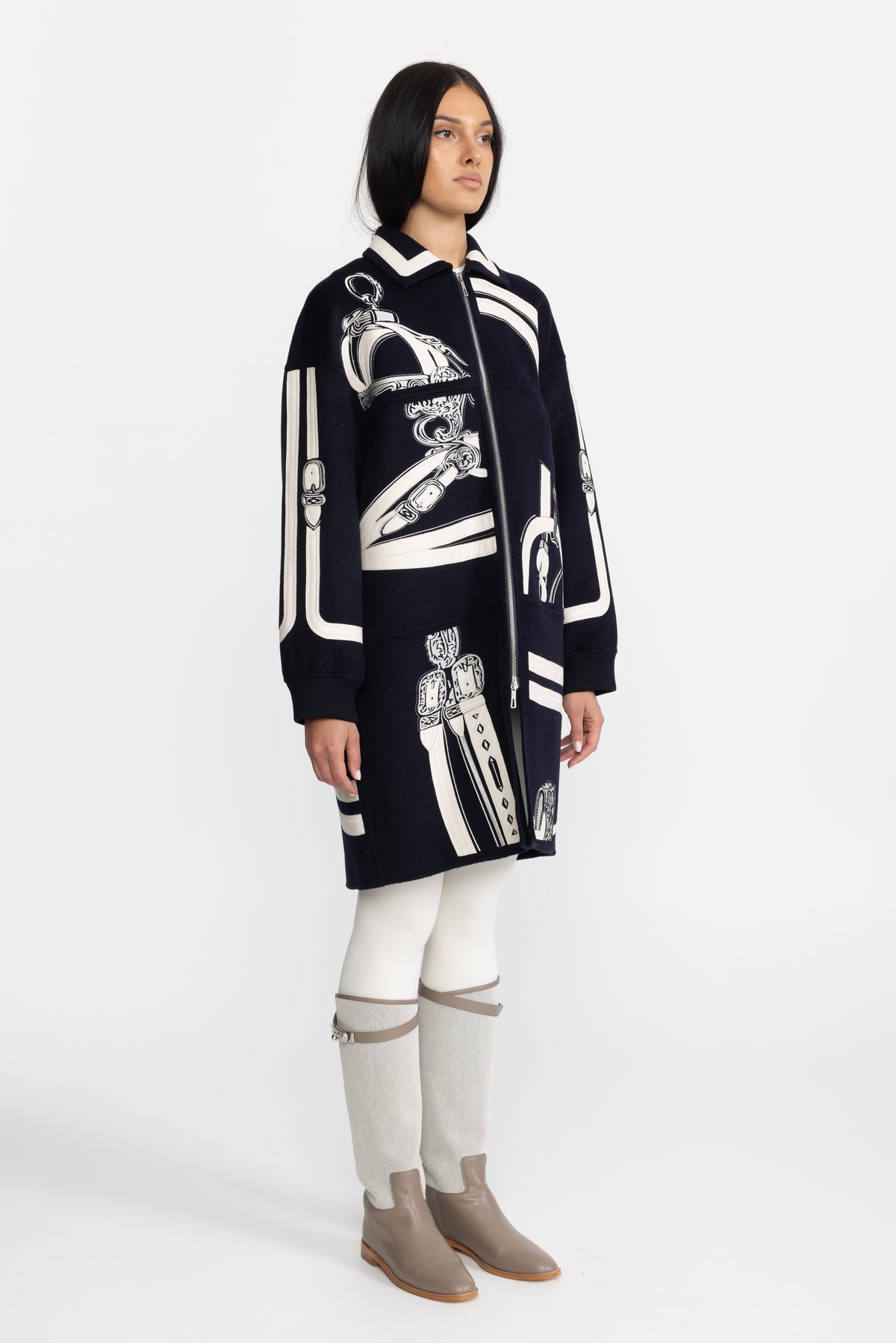 Cappotto con zip in lana ricamata con applicazione equestre - Blu navy 