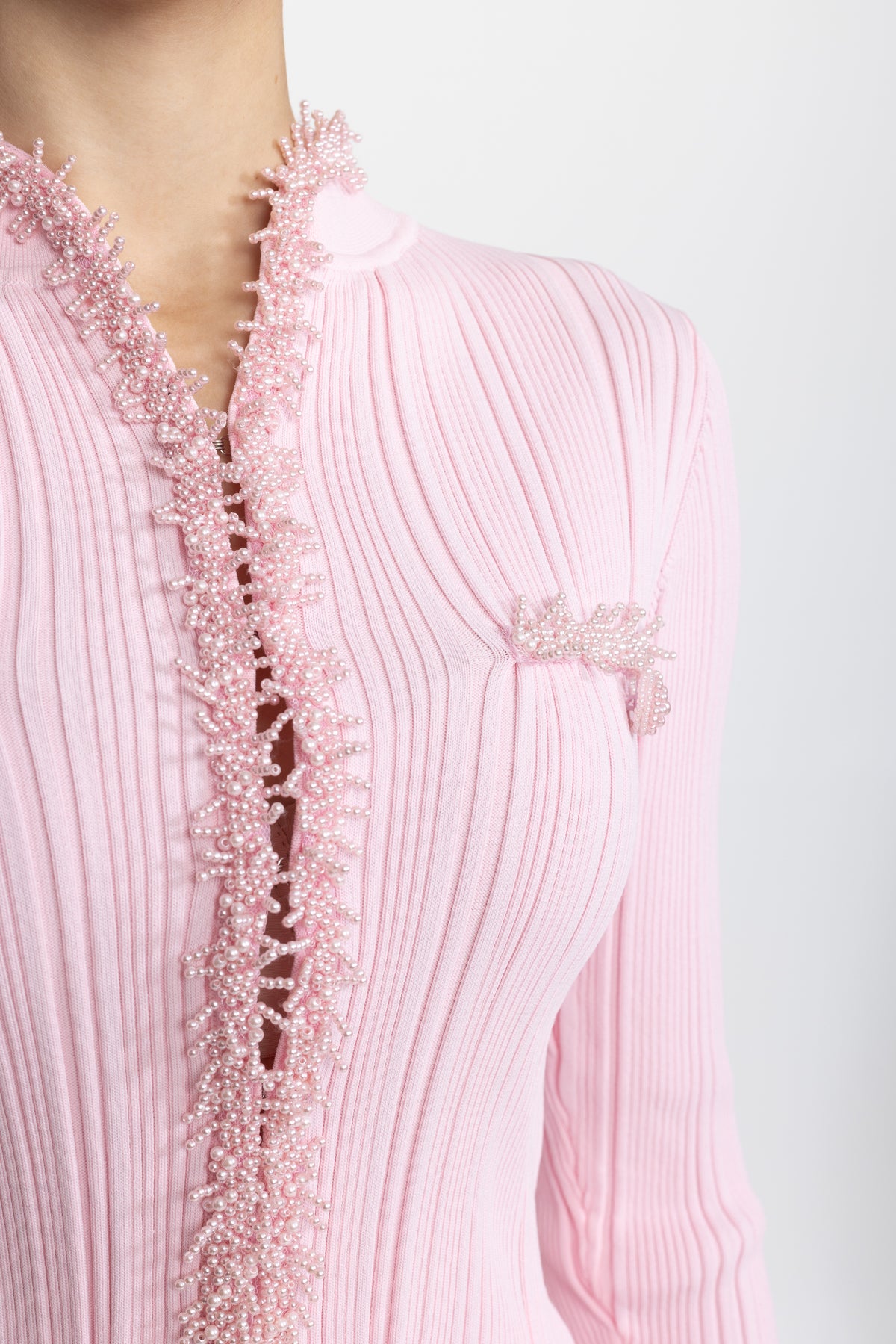 Completo coordinato in maglia a coste con cardigan e minigonna con finiture di perline - Rosa 
