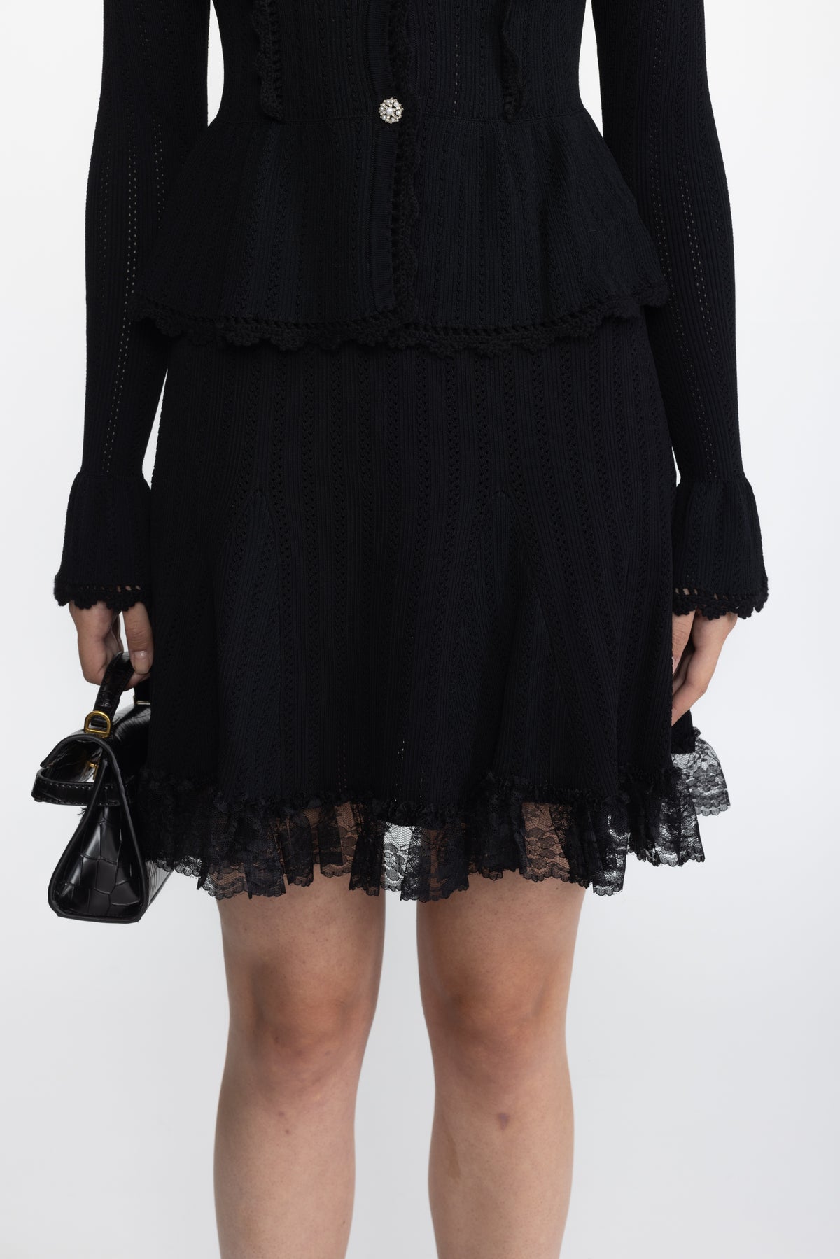 Completo coordinato con cardigan peplo in maglia pointelle e gonna con orlo in pizzo - Nero 