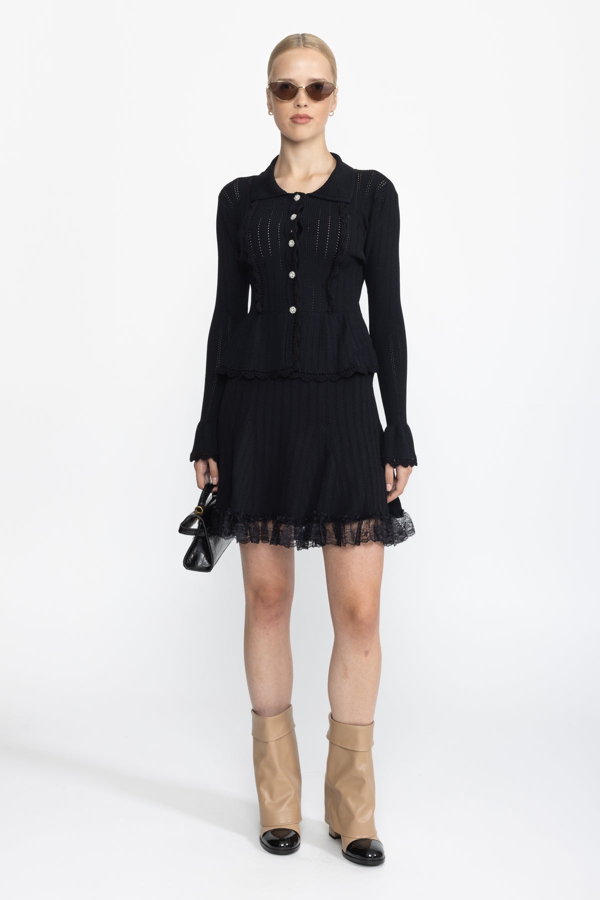 Completo coordinato con cardigan peplo in maglia pointelle e gonna con orlo in pizzo - Nero 