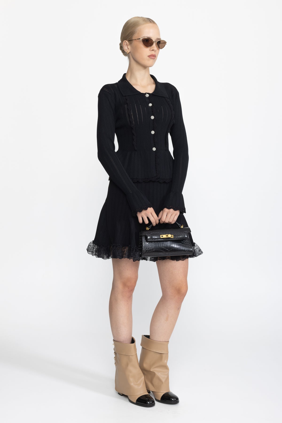 Completo coordinato con cardigan peplo in maglia pointelle e gonna con orlo in pizzo - Nero 