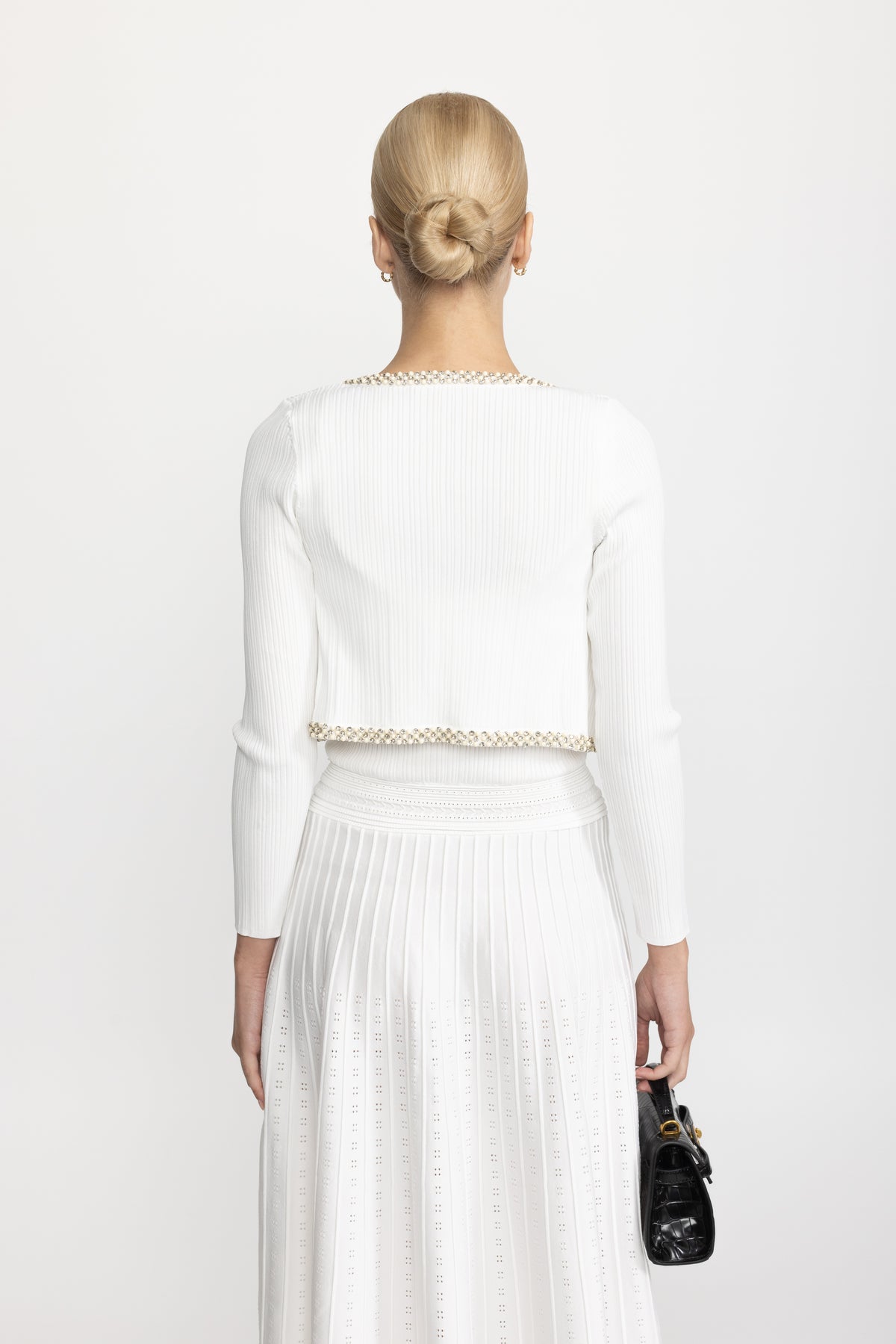 Set con abito midi in maglia a canotta con profili di perle e bolero - Bianco 