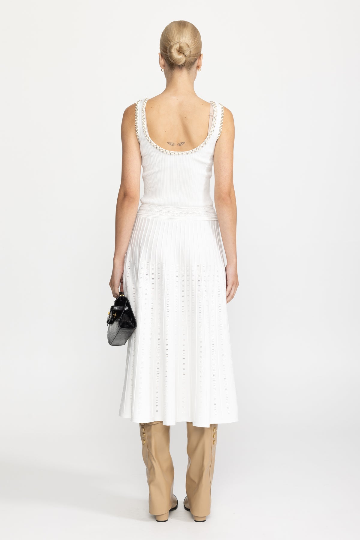 Set con abito midi in maglia a canotta con profili di perle e bolero - Bianco 
