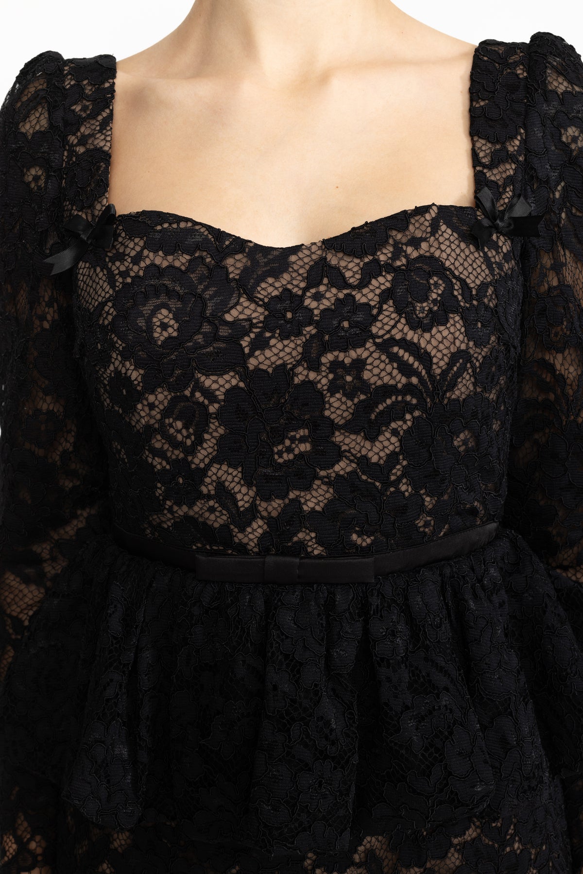 Abito midi peplum con scollo a cuore in pizzo e maniche a sbuffo - Nero 