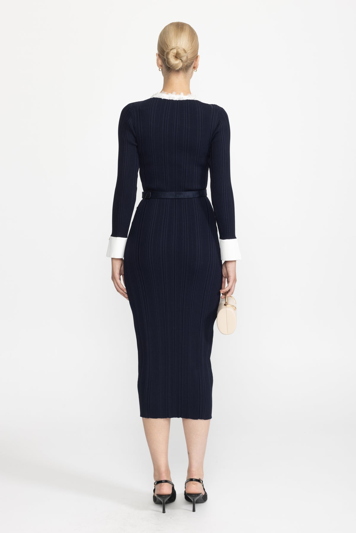 Abito midi in maglia a coste con balze in organza e cintura - blu navy 