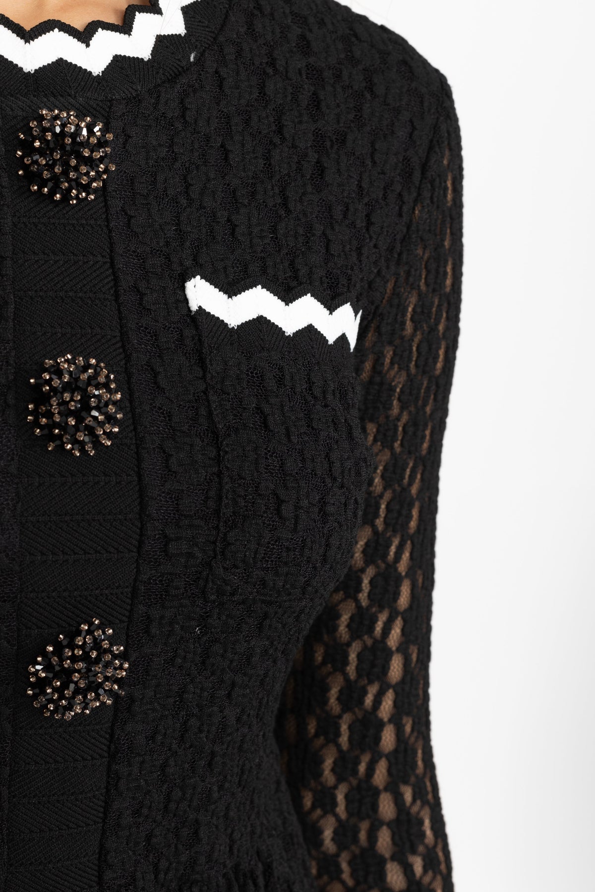 Abito midi in maglia crochet con peplo e finiture ric-rac - Nero 