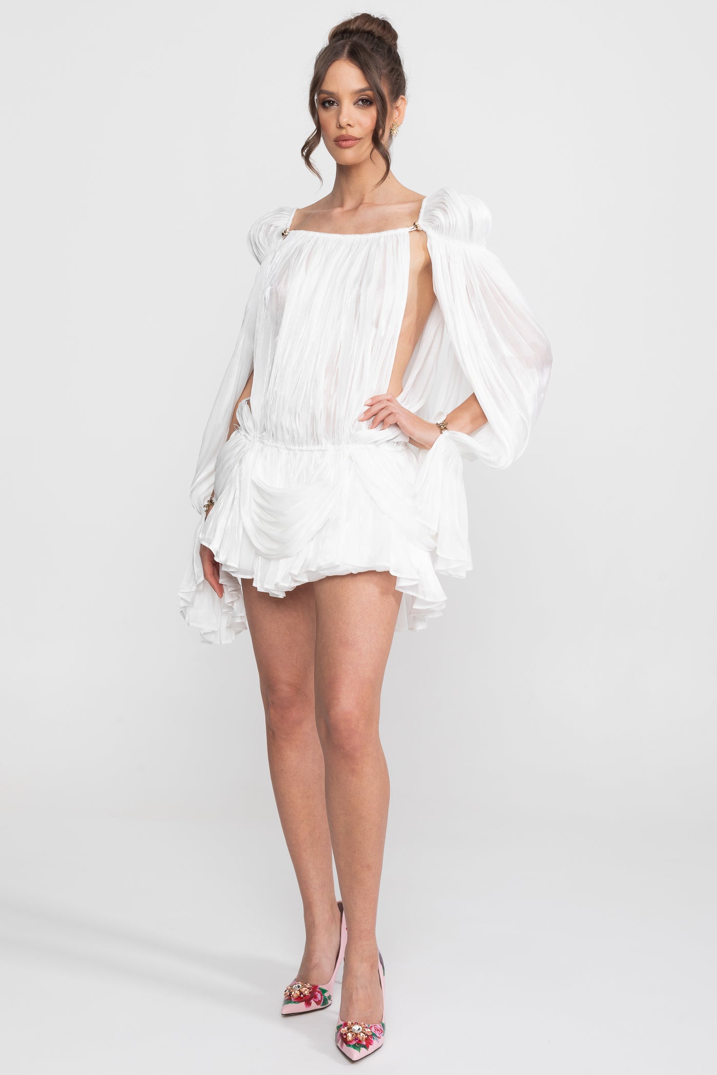 Abito Mini Trasparente Drappeggiato Con Maniche a Mantella E Dettaglio Clip Dorata - Bianco 