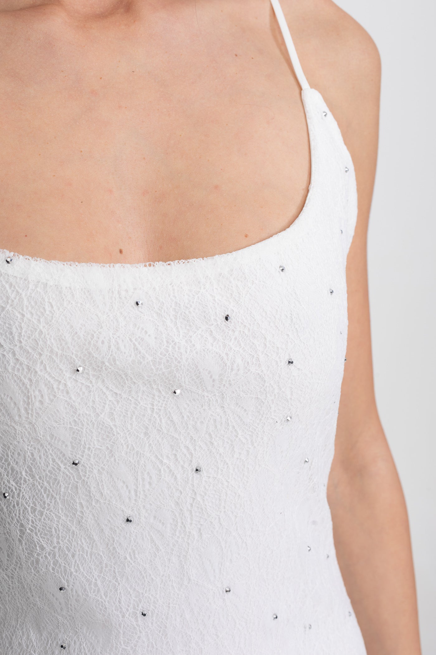 Mini abito babydoll con decorazioni scintillanti e gonna peplum arricciata - Bianco 
