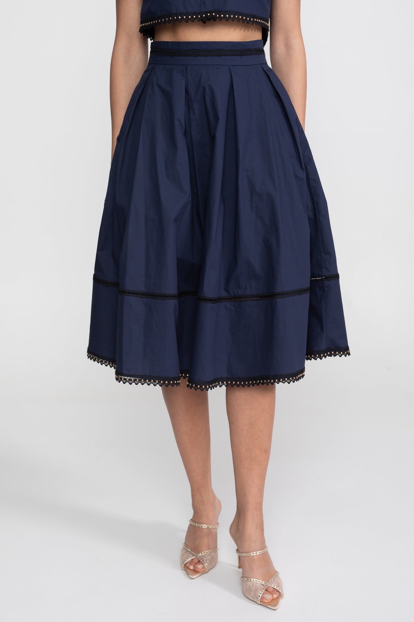 Coordinato con camicia cropped e gonna midi con rifiniture in broderie - Navy 