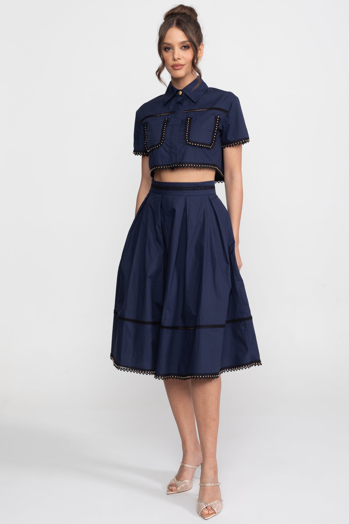 Coordinato con camicia cropped e gonna midi con rifiniture in broderie - Navy 